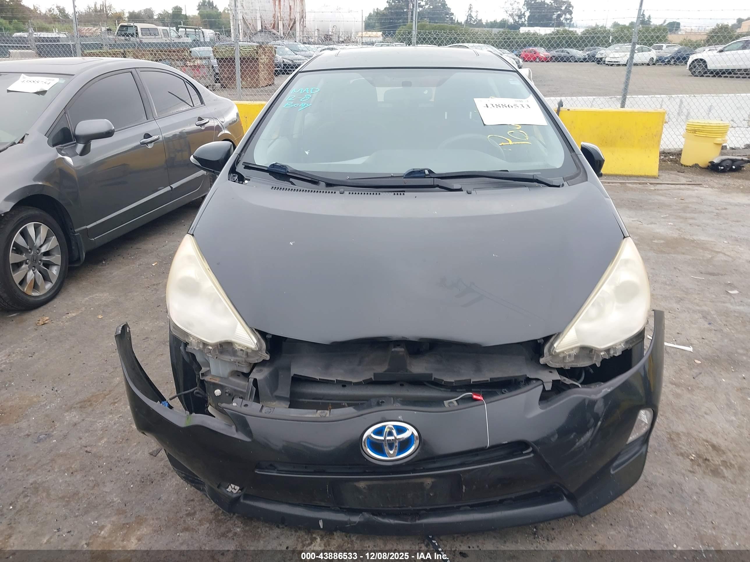 TOYOTA PRIUS image 6