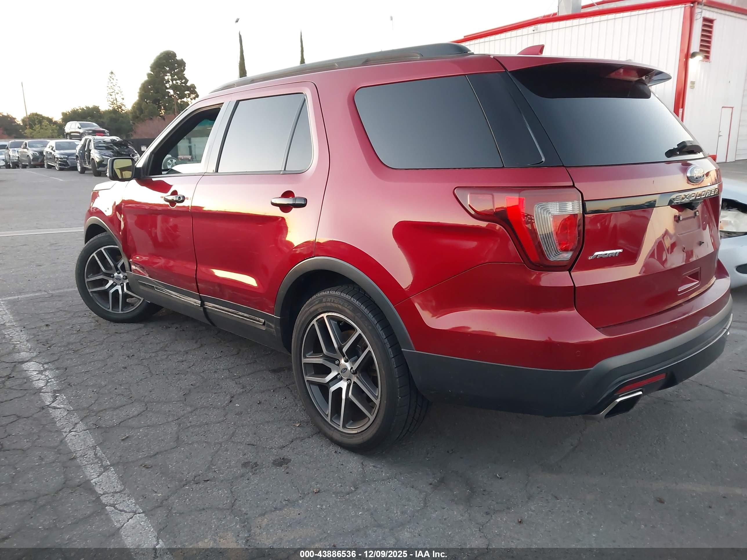 FORD EXPLORER image 3