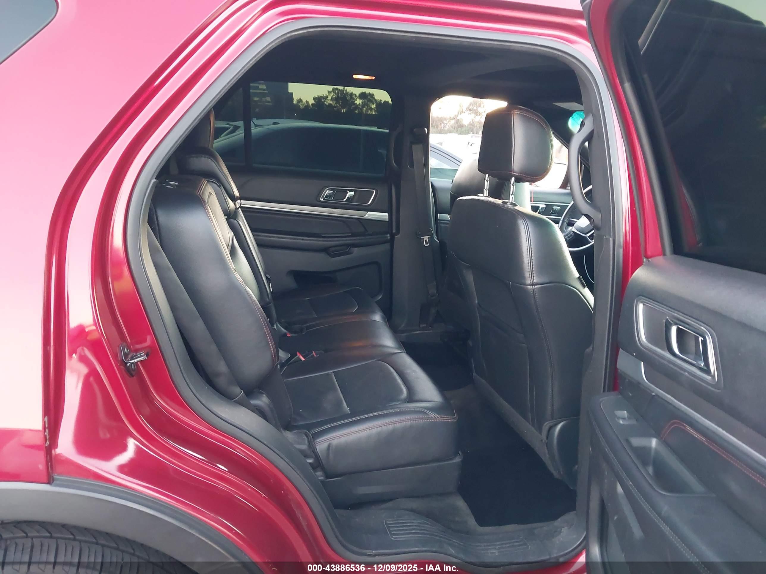 FORD EXPLORER image 8