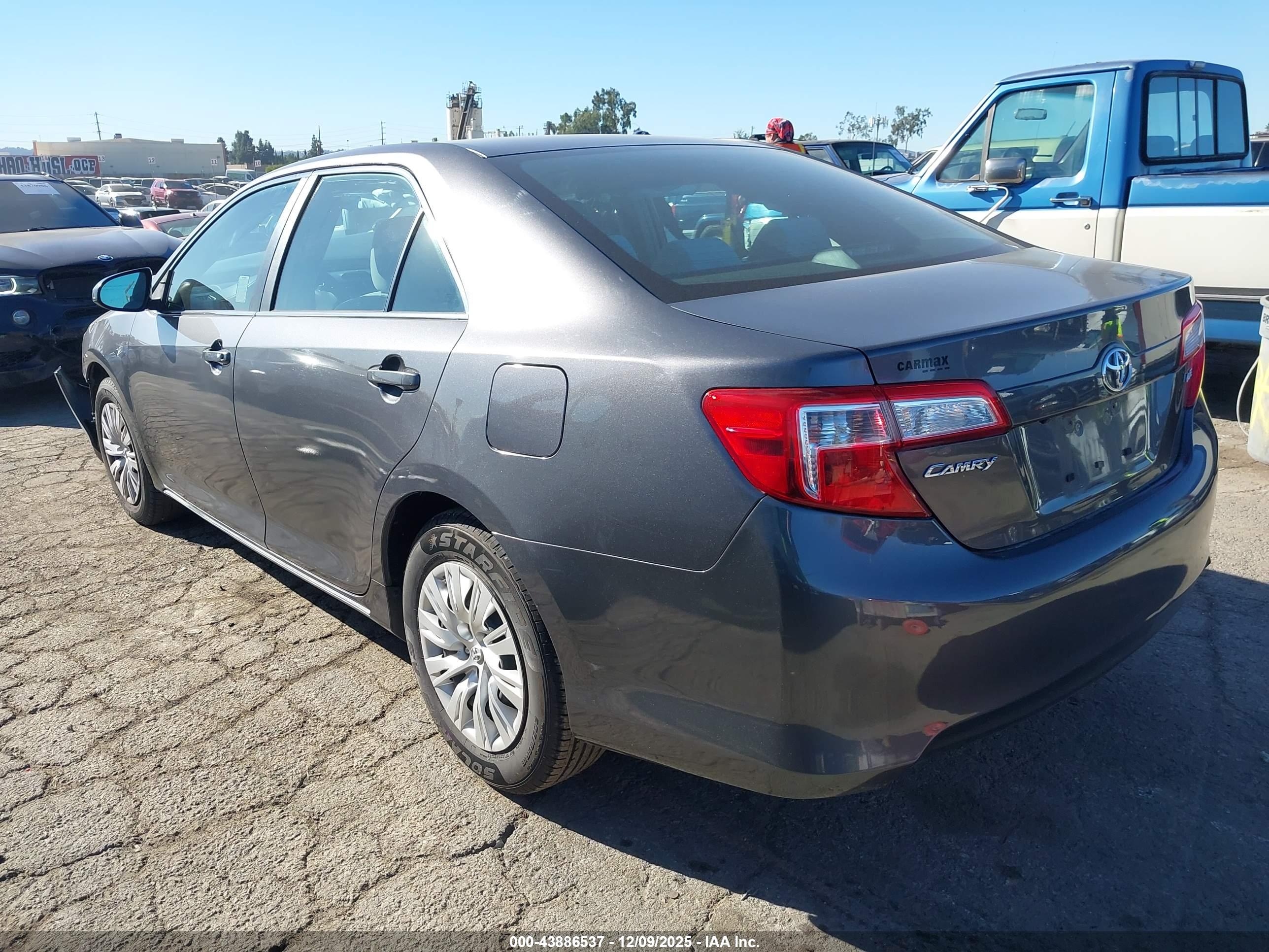 TOYOTA CAMRY image 3