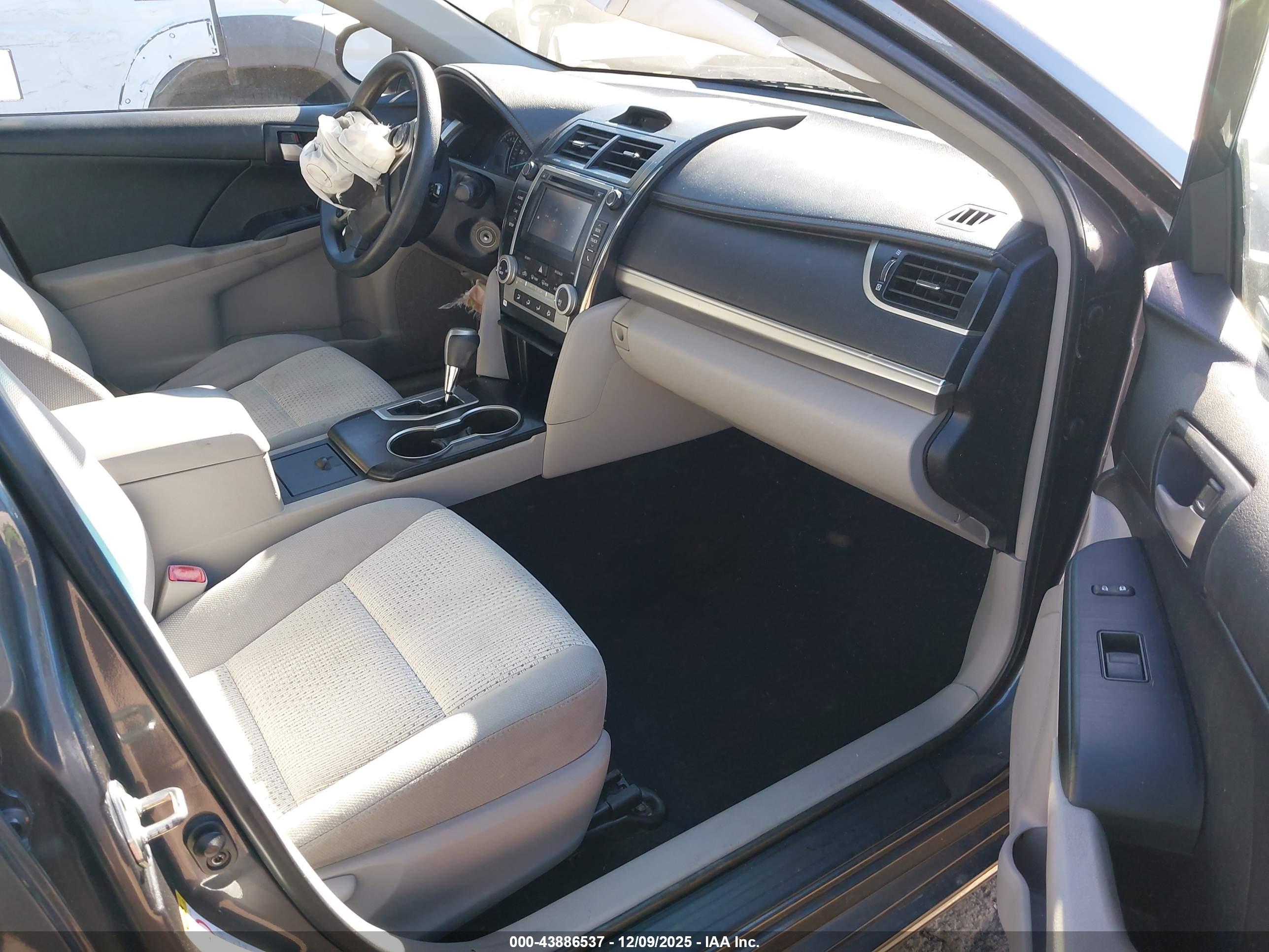 TOYOTA CAMRY image 5