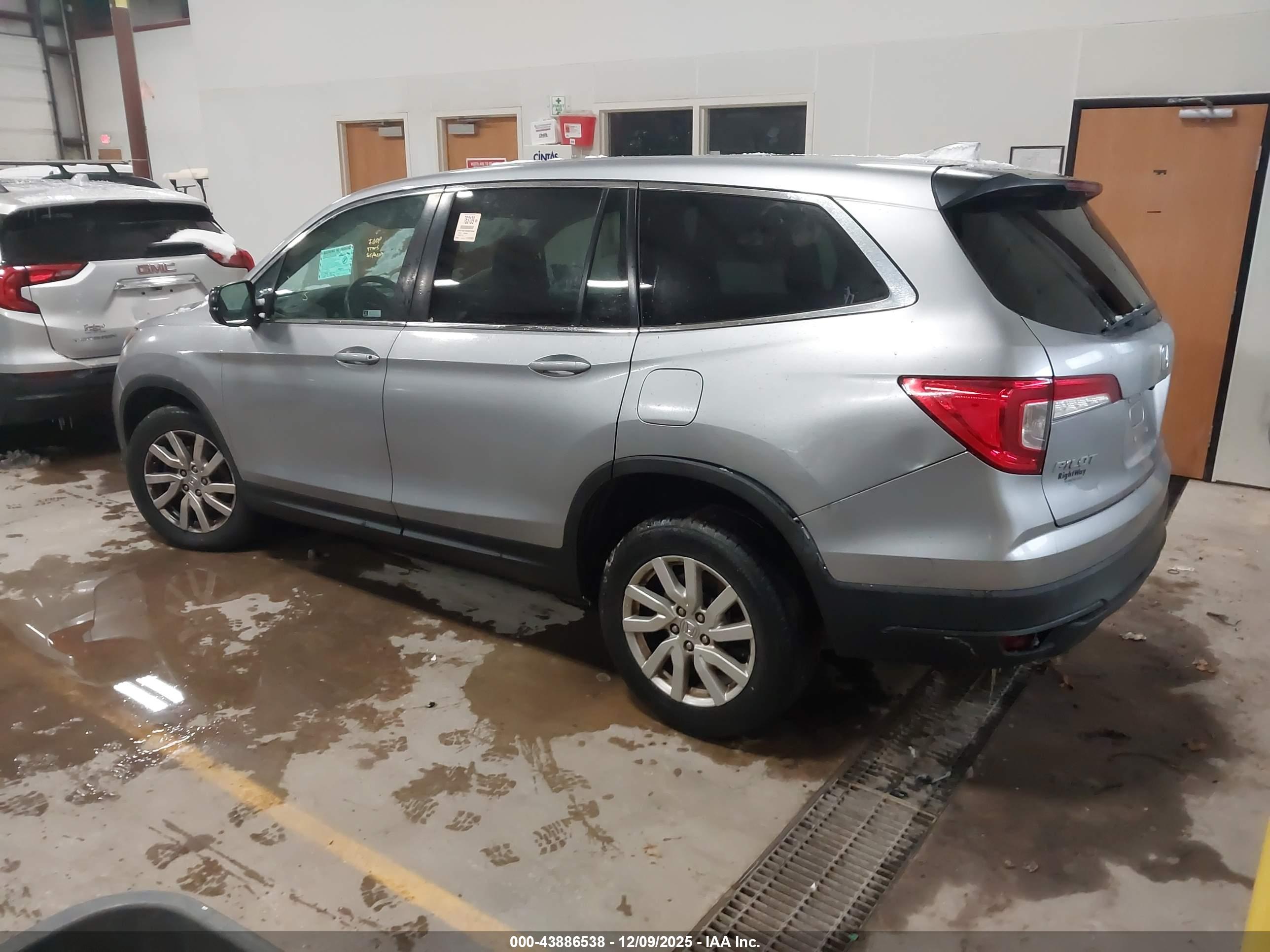 HONDA PILOT image 3