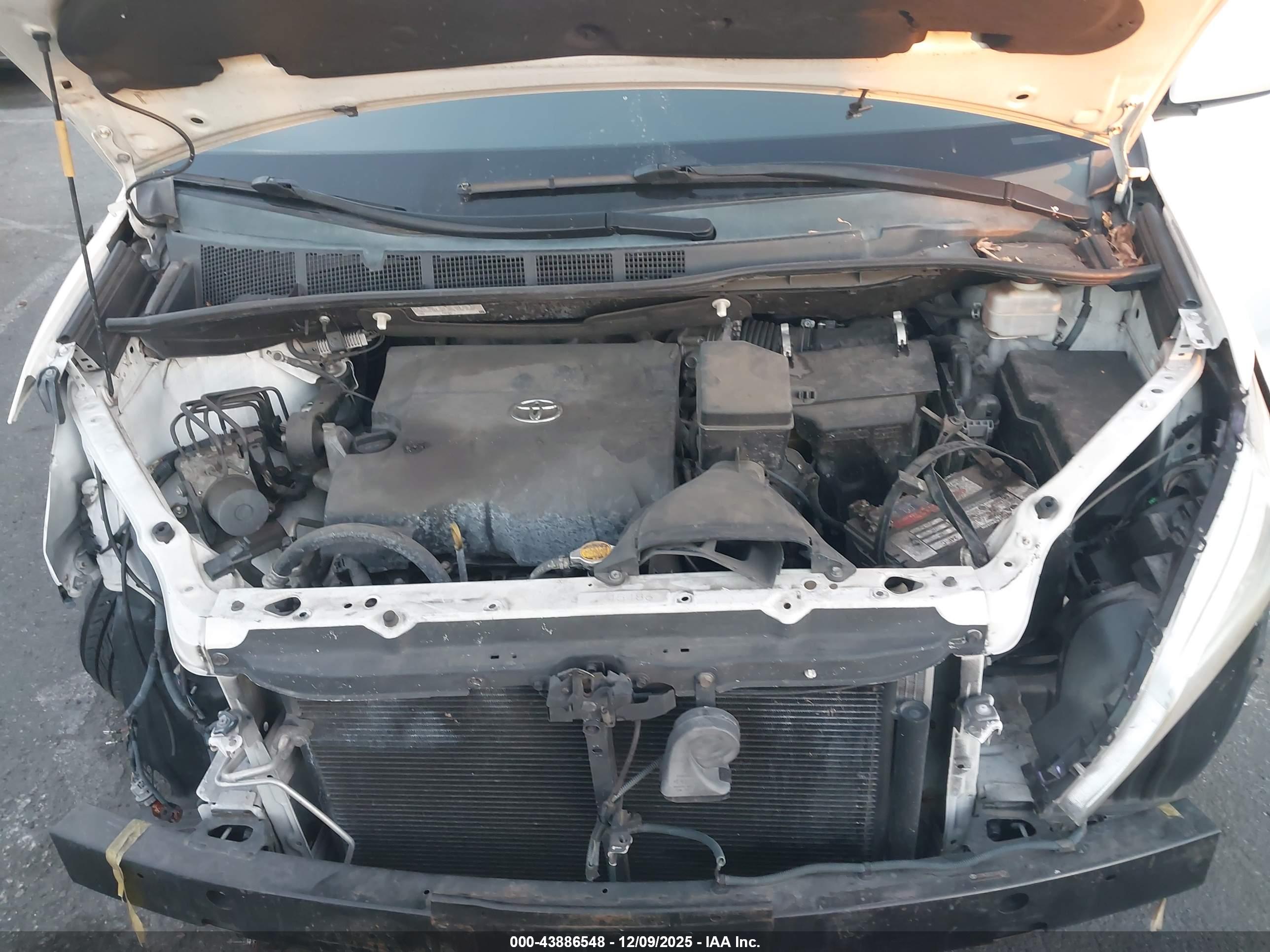 TOYOTA SIENNA image 10