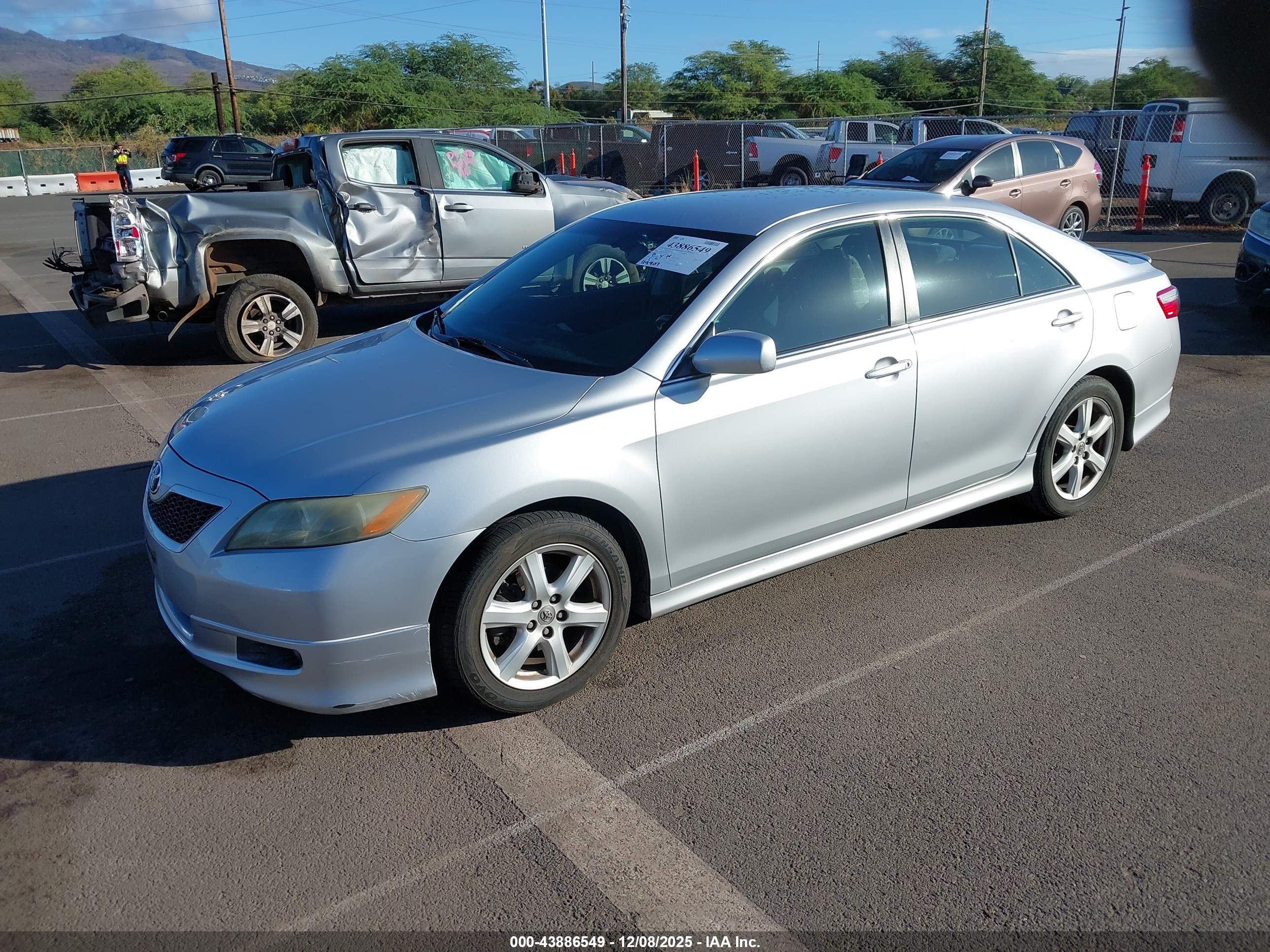 TOYOTA CAMRY image 2