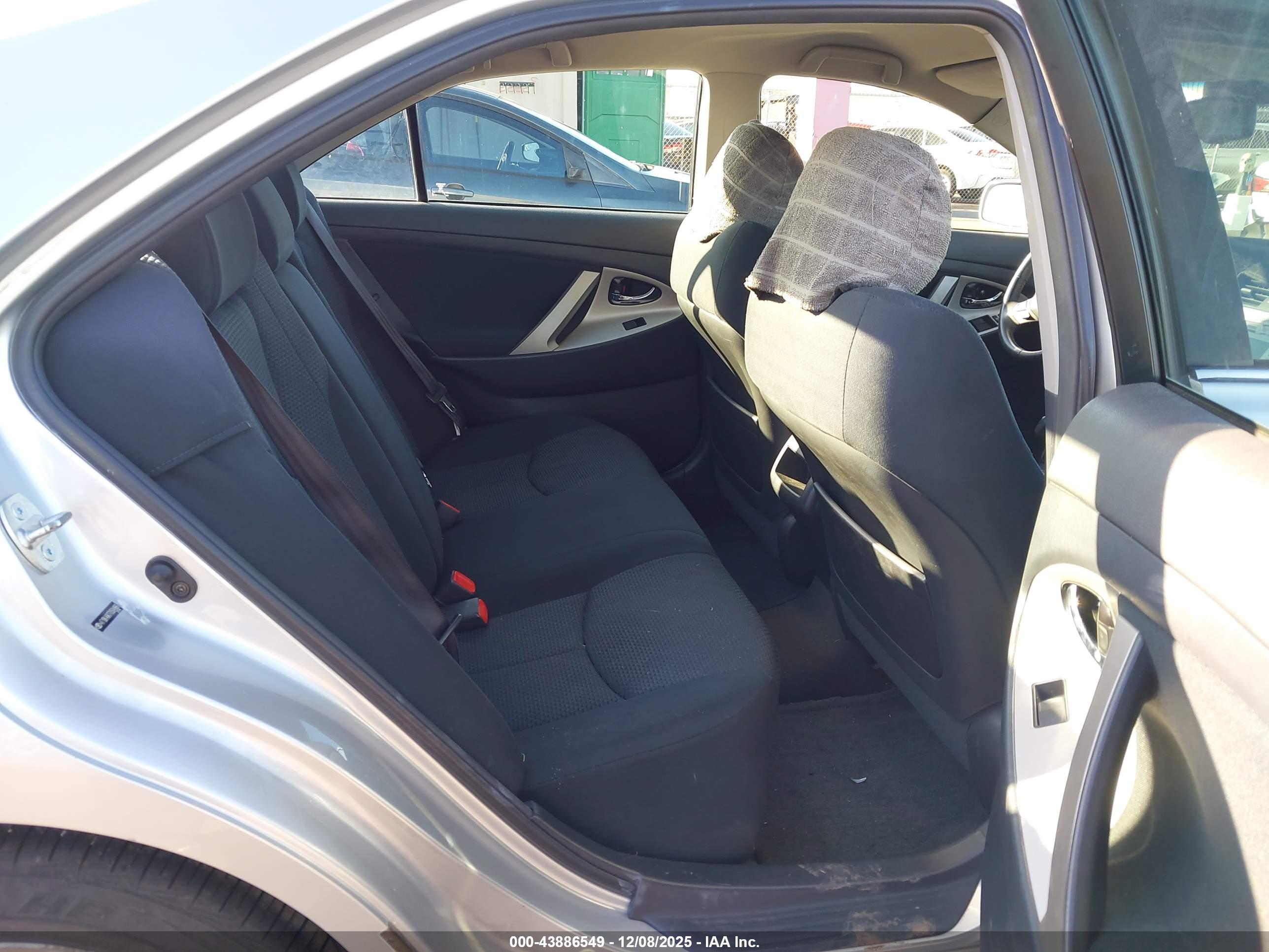 TOYOTA CAMRY image 8