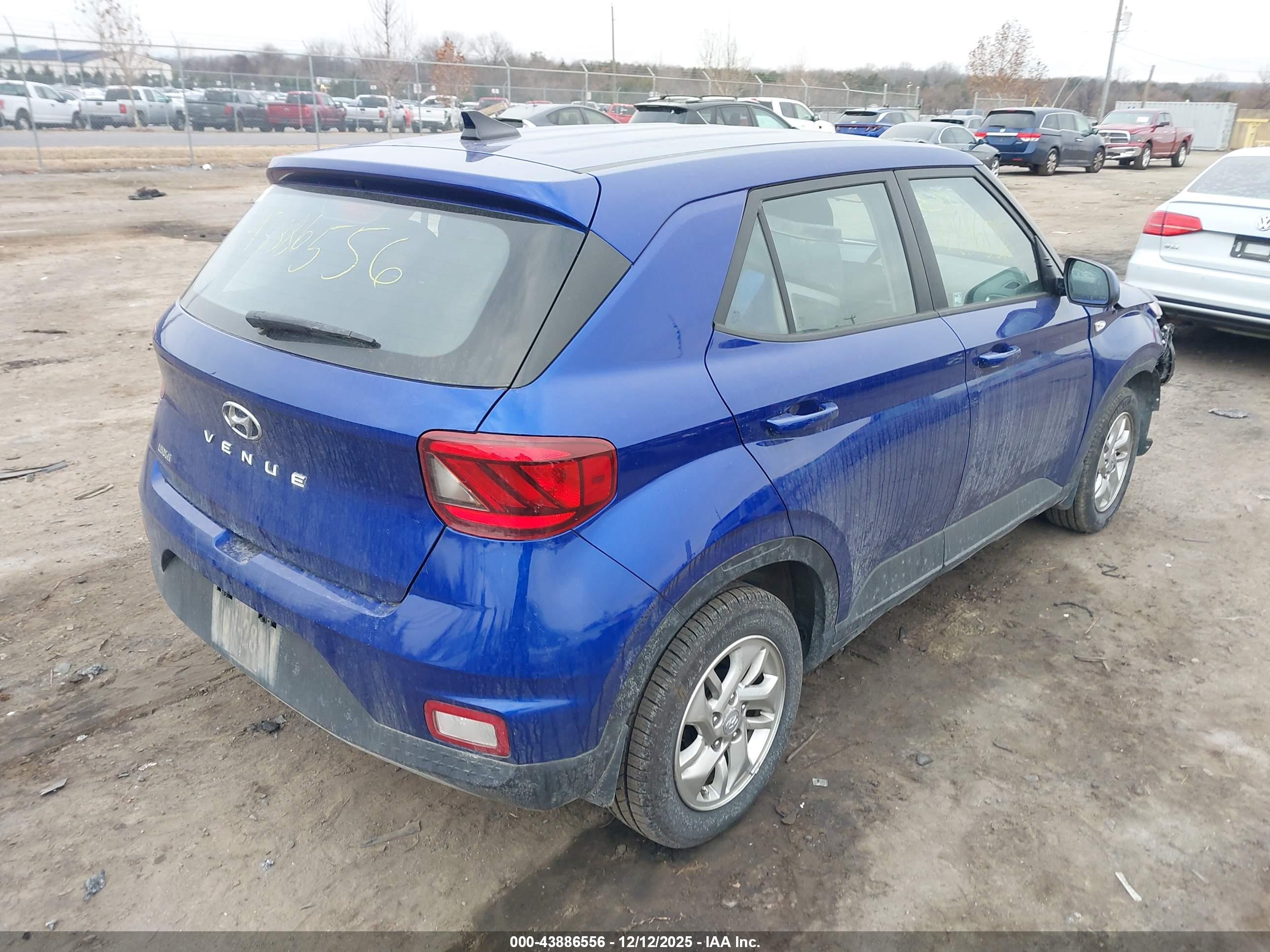 HYUNDAI VENUE image 4