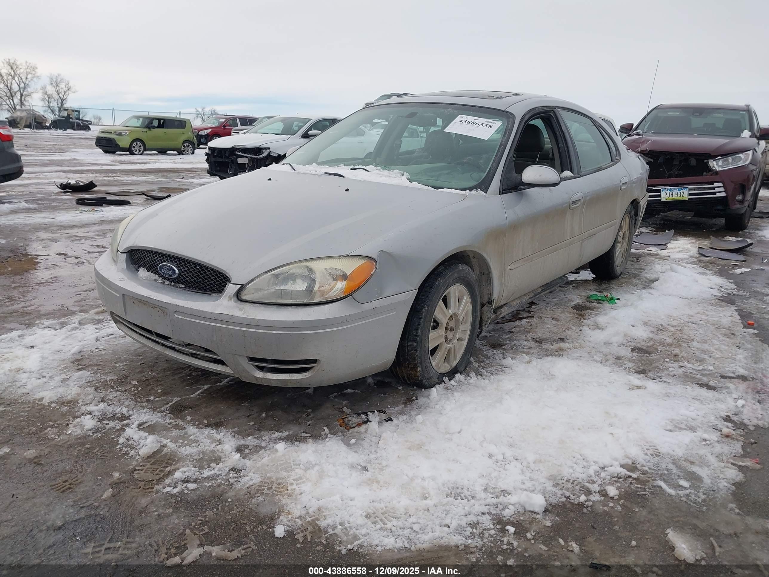 FORD TAURUS image 2