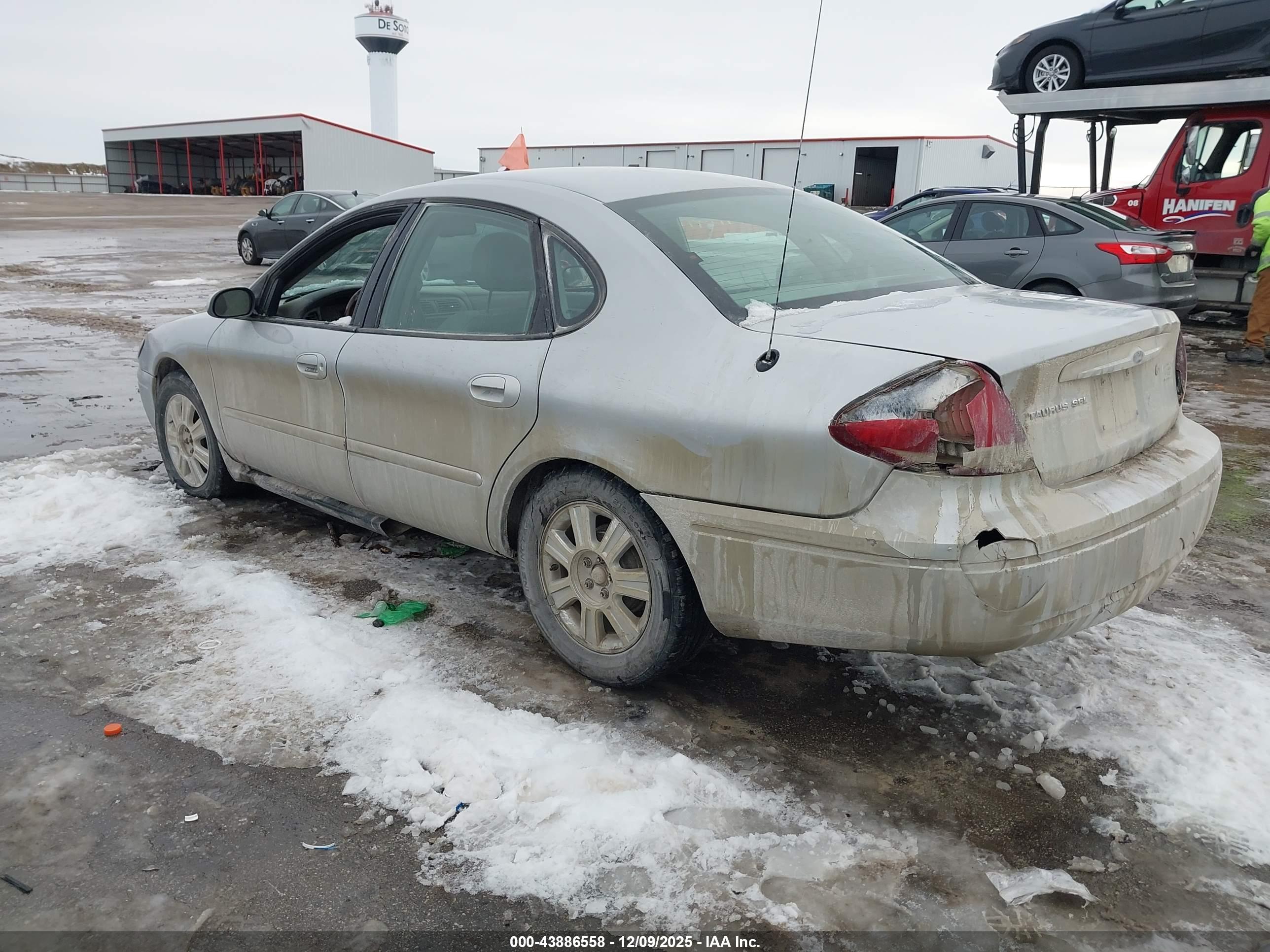 FORD TAURUS image 3