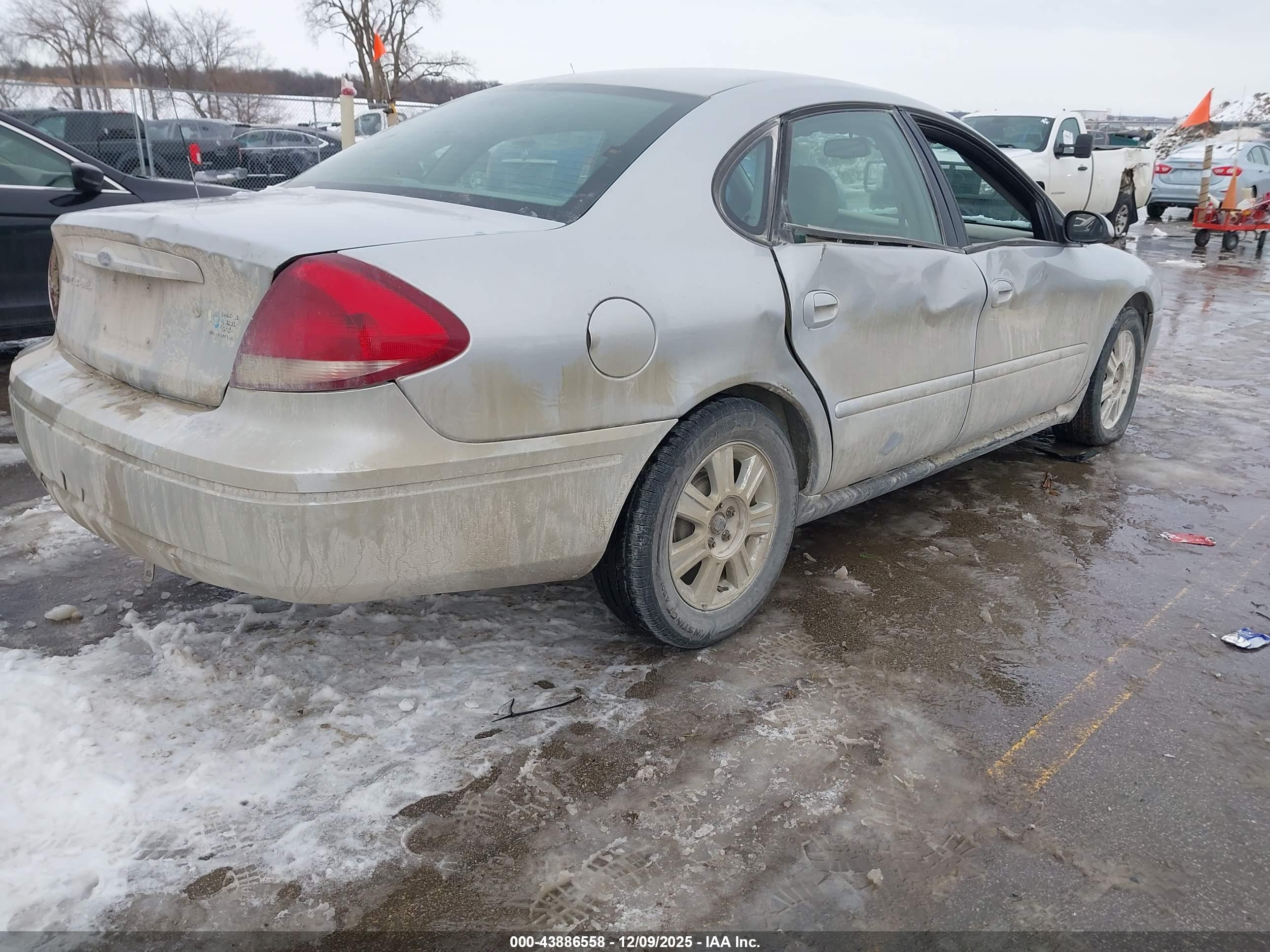 FORD TAURUS image 4