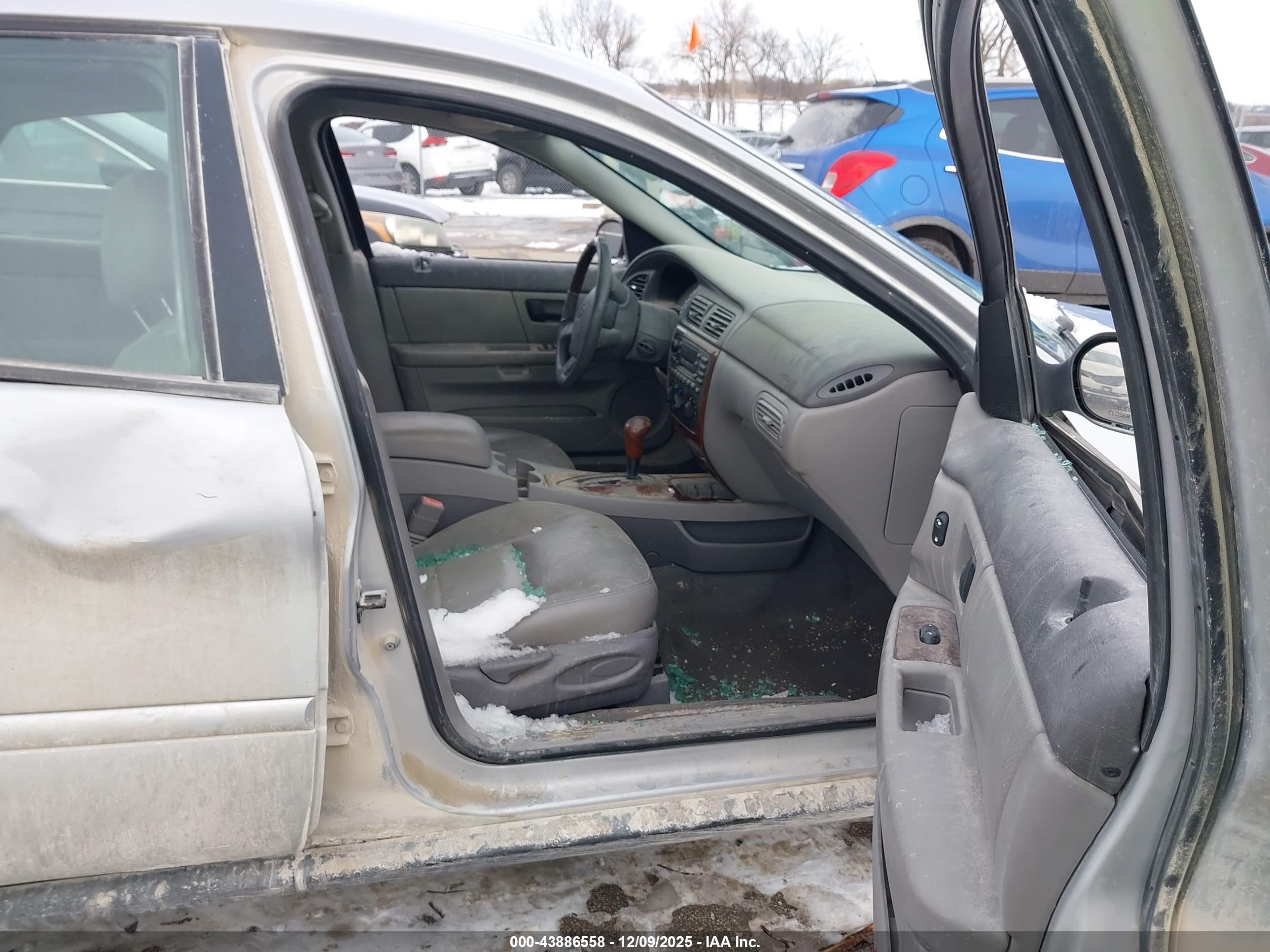FORD TAURUS image 5