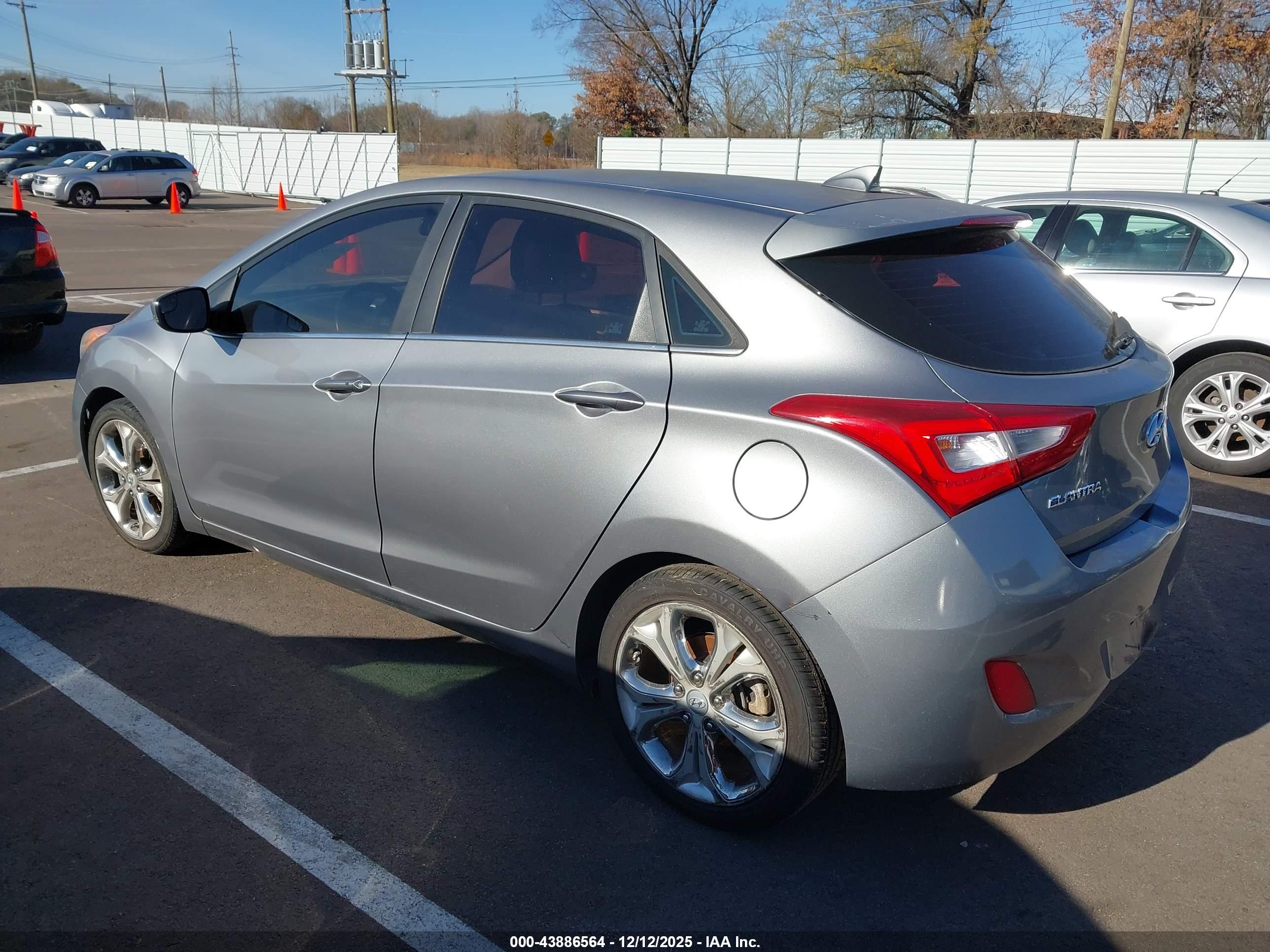 HYUNDAI ELANTRA image 3