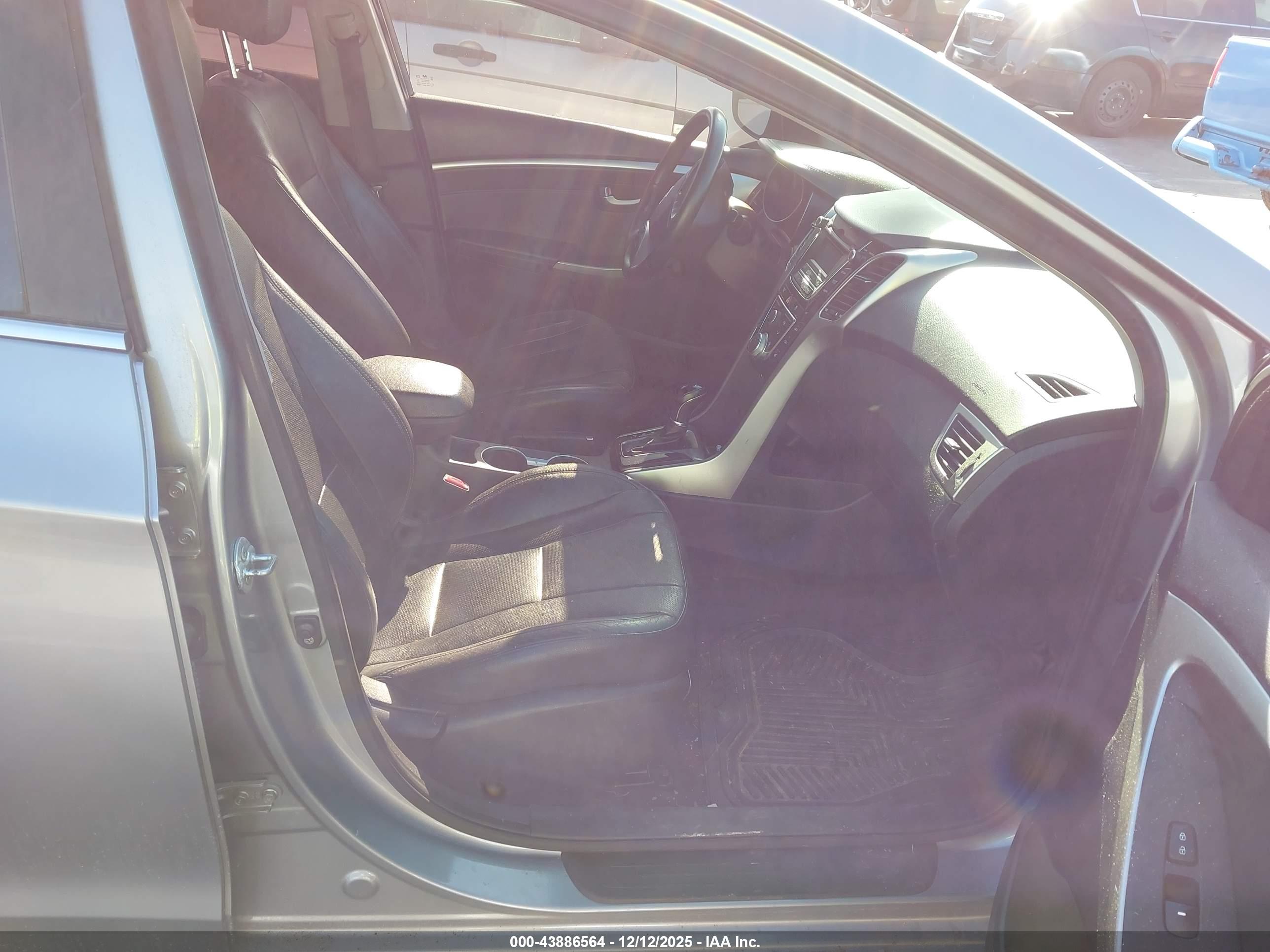 HYUNDAI ELANTRA image 5