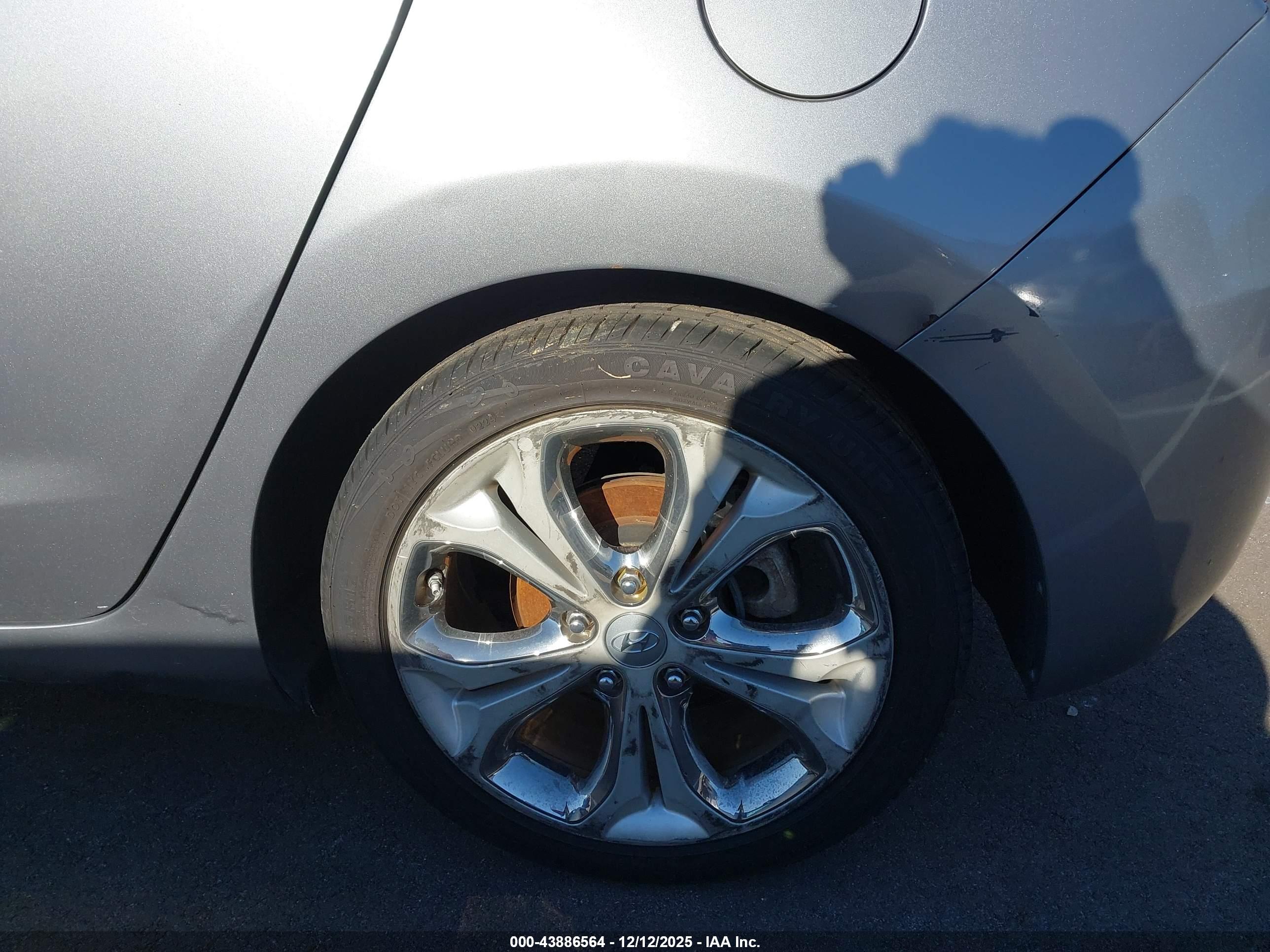 HYUNDAI ELANTRA image 6