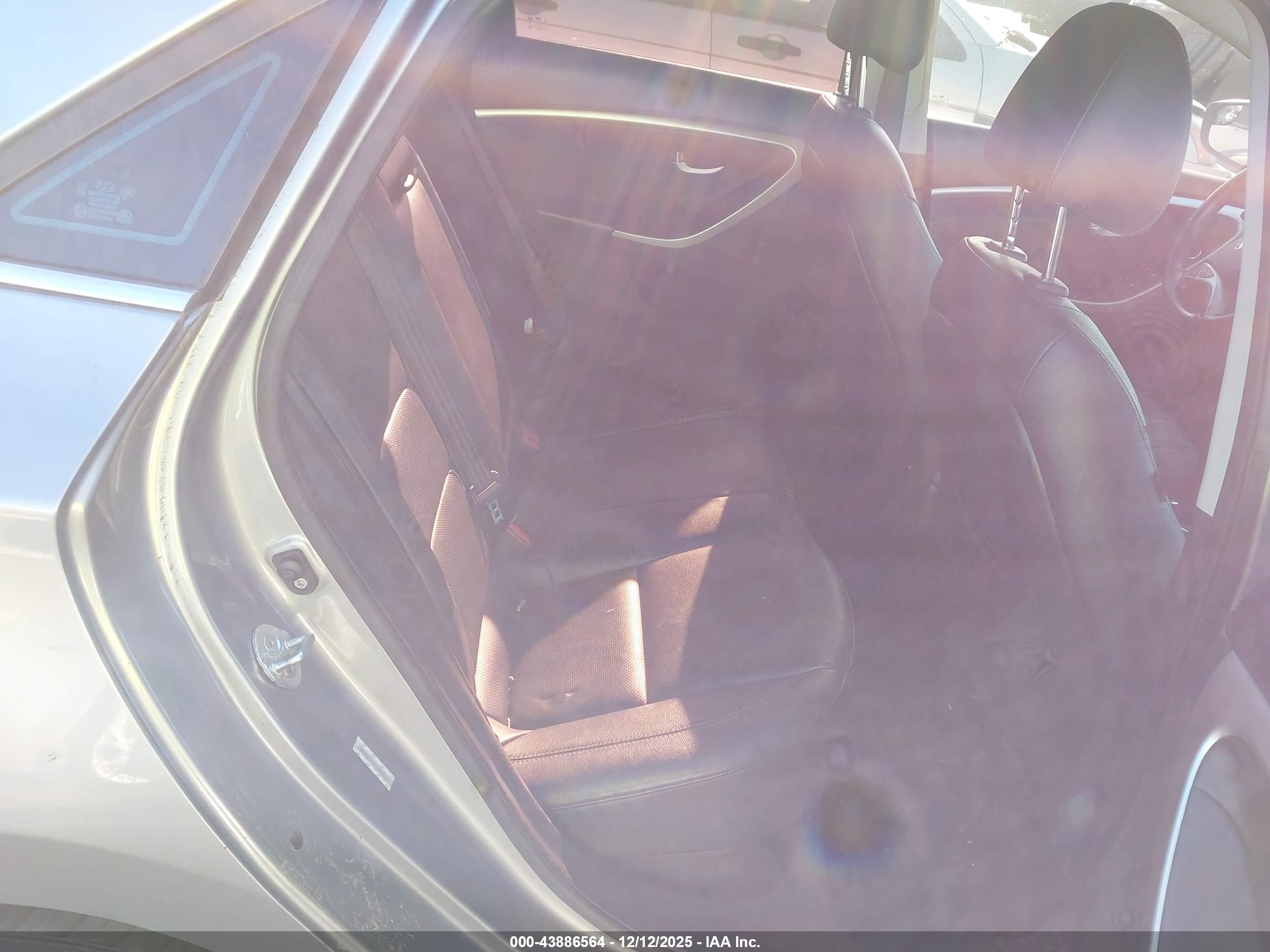 HYUNDAI ELANTRA image 8