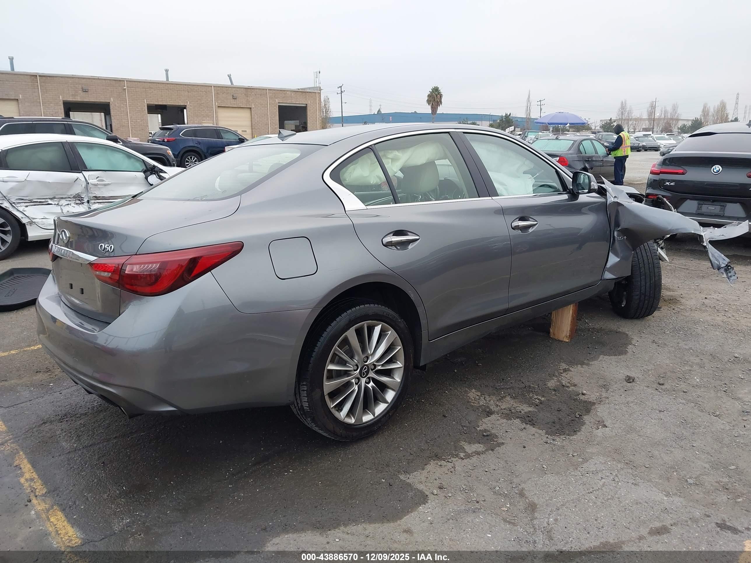 INFINITI Q50 image 4