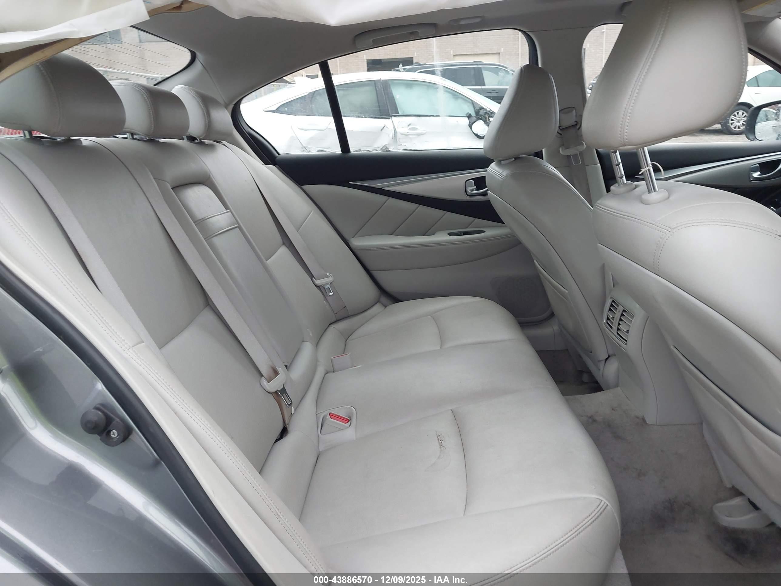 INFINITI Q50 image 8