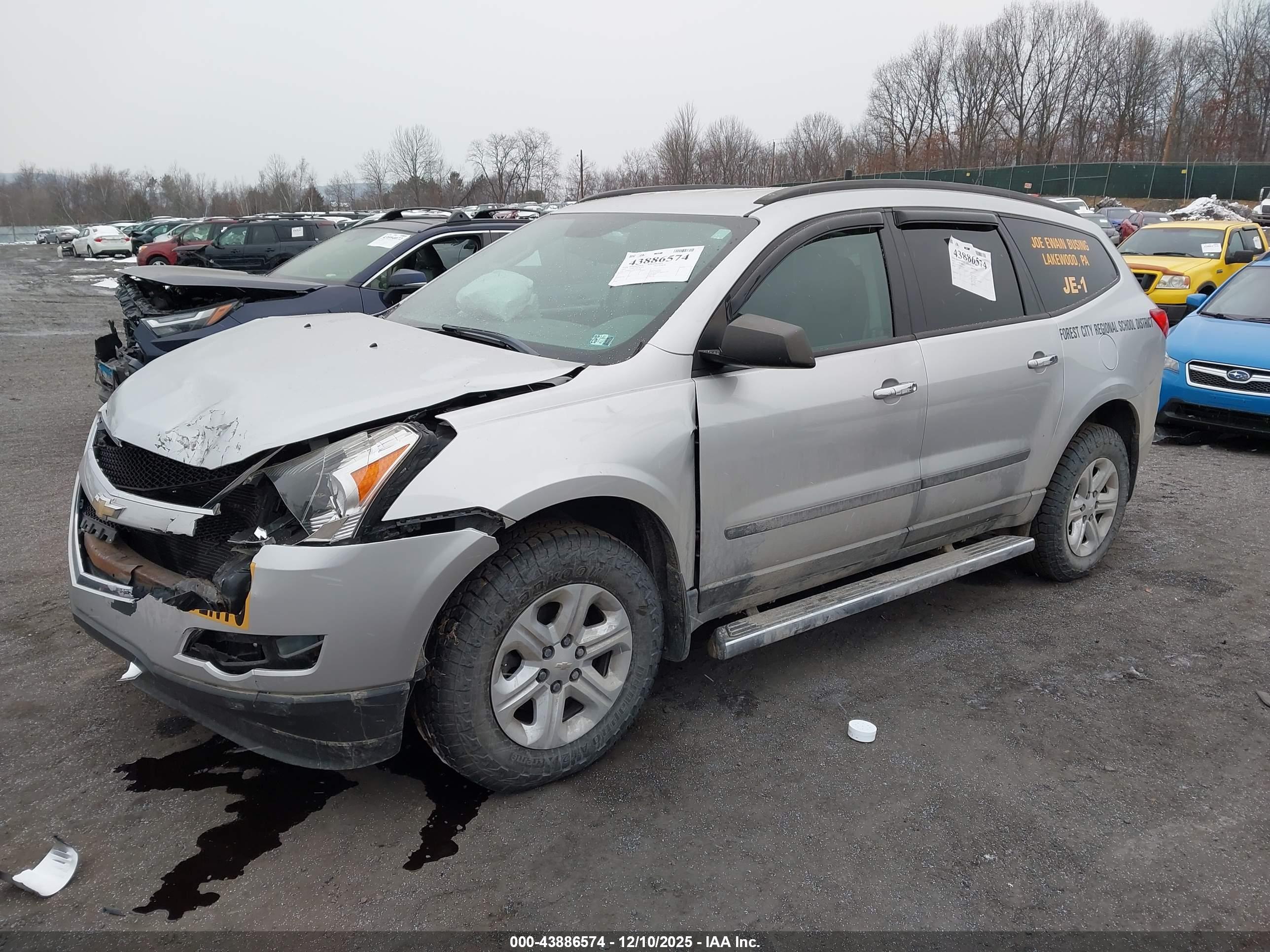CHEVROLET TRAVERSE image 2