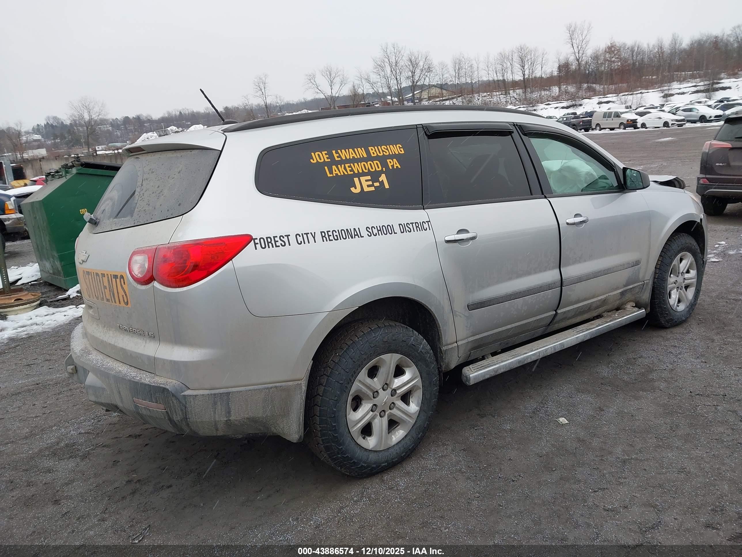 CHEVROLET TRAVERSE image 4