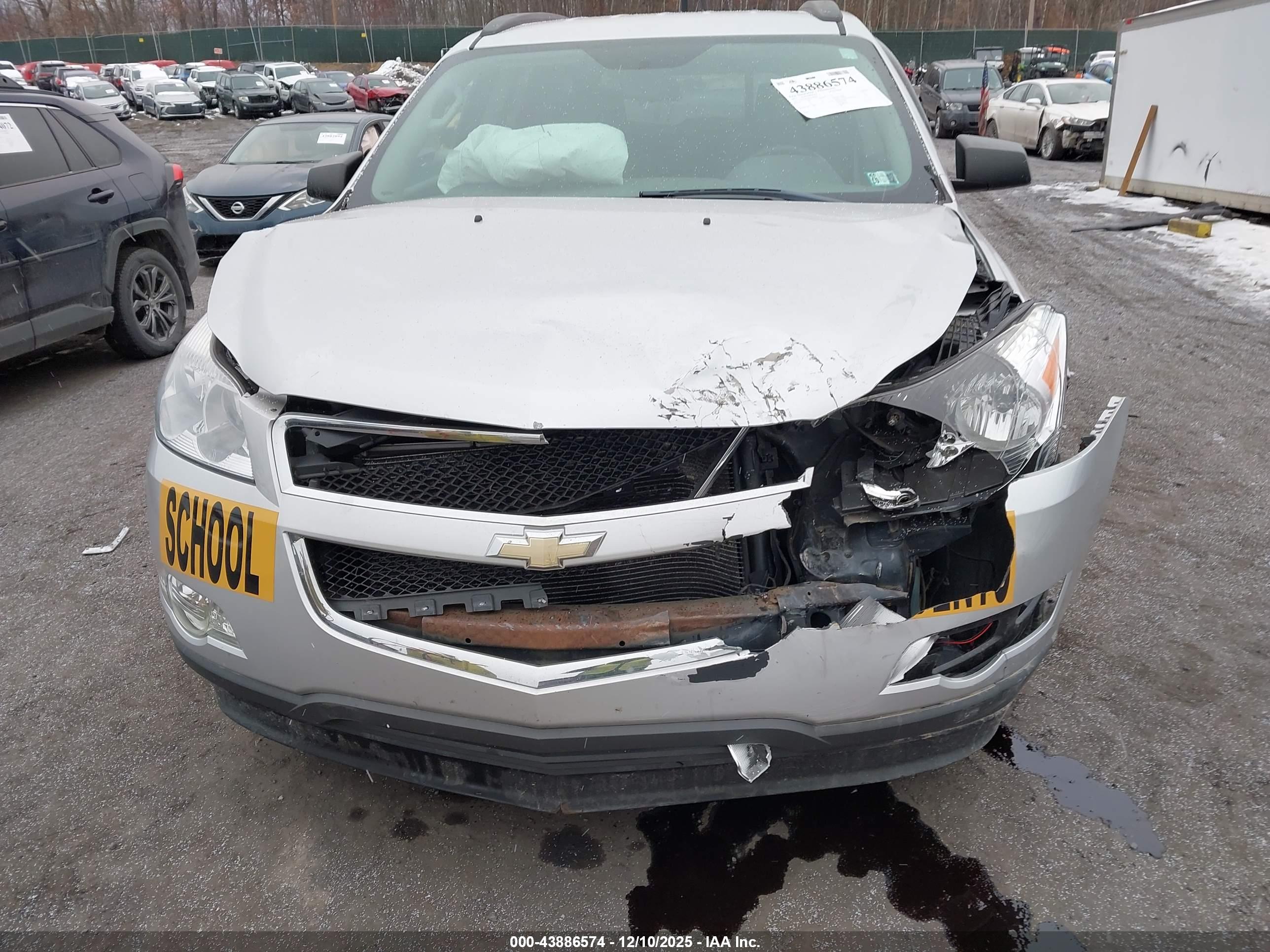 CHEVROLET TRAVERSE image 6