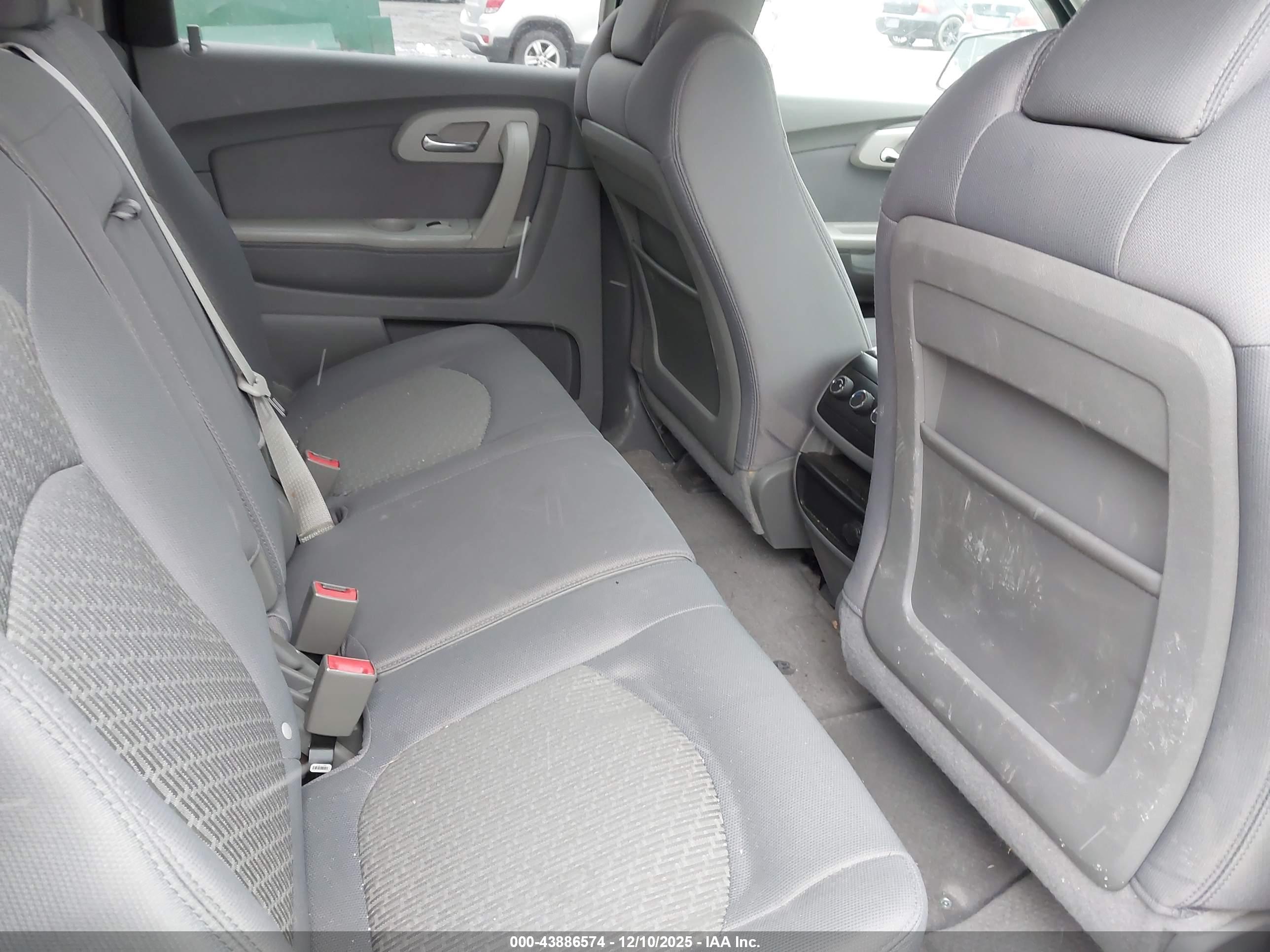 CHEVROLET TRAVERSE image 8