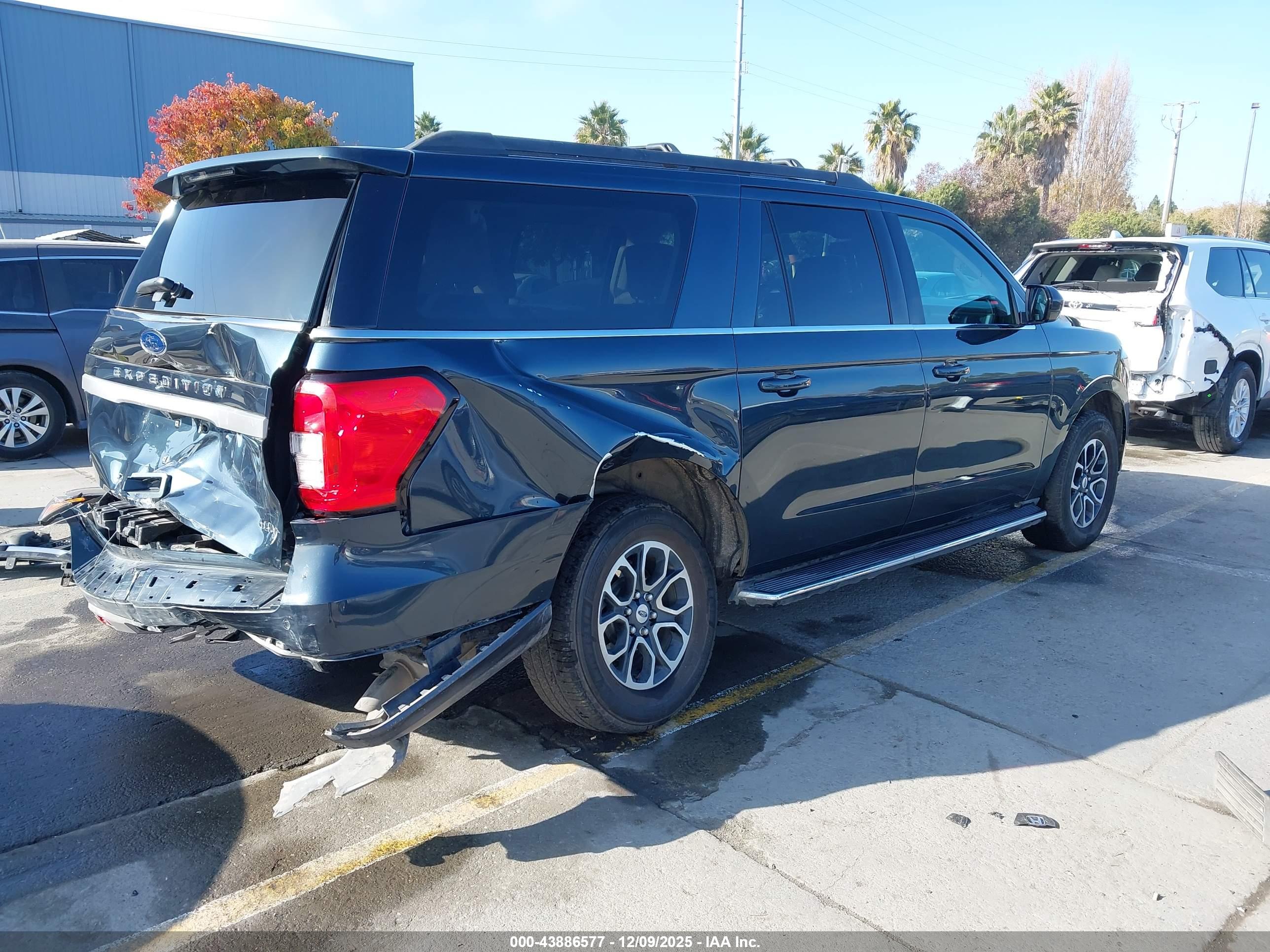 FORD EXPEDITION image 4