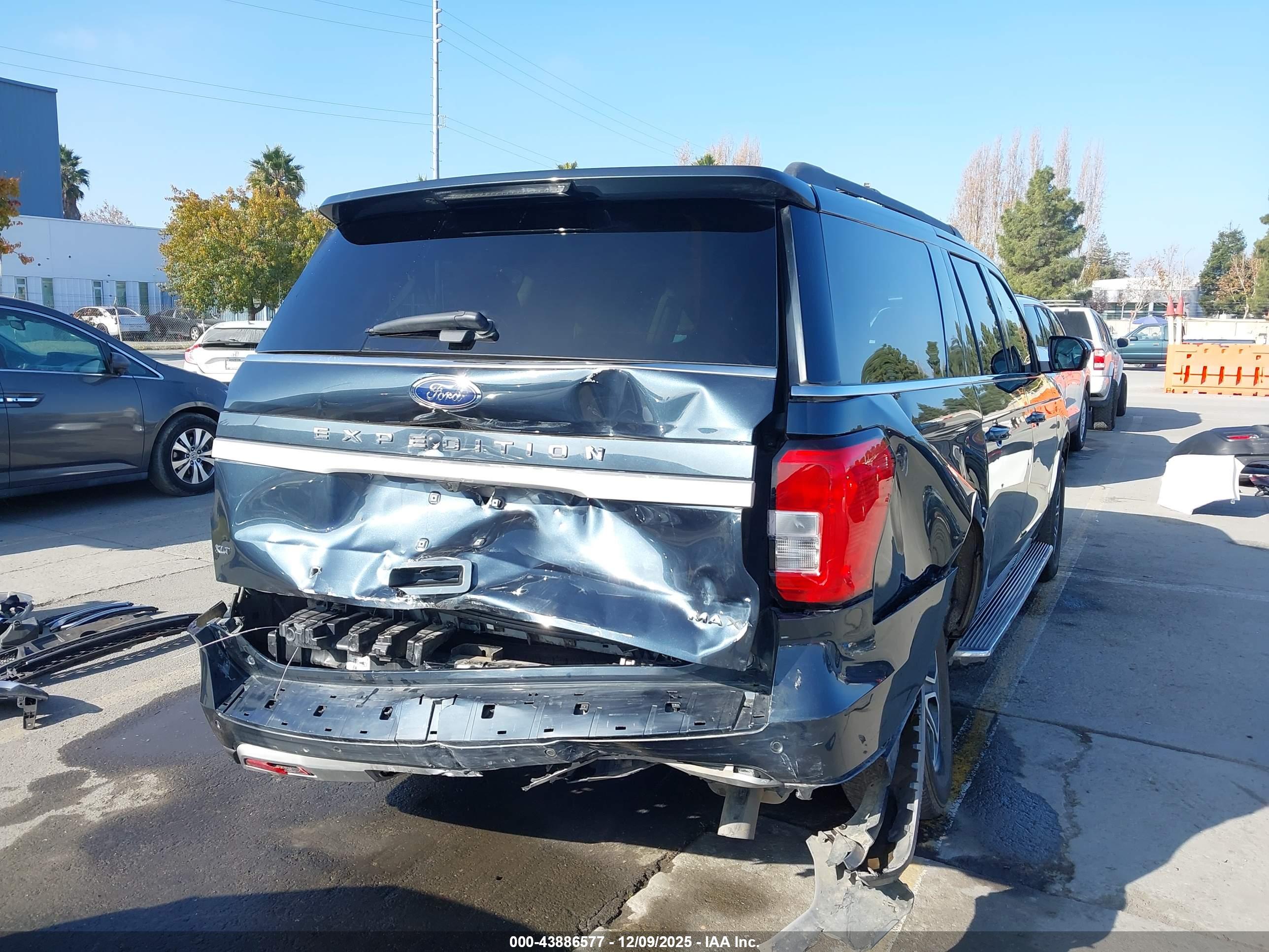 FORD EXPEDITION image 6