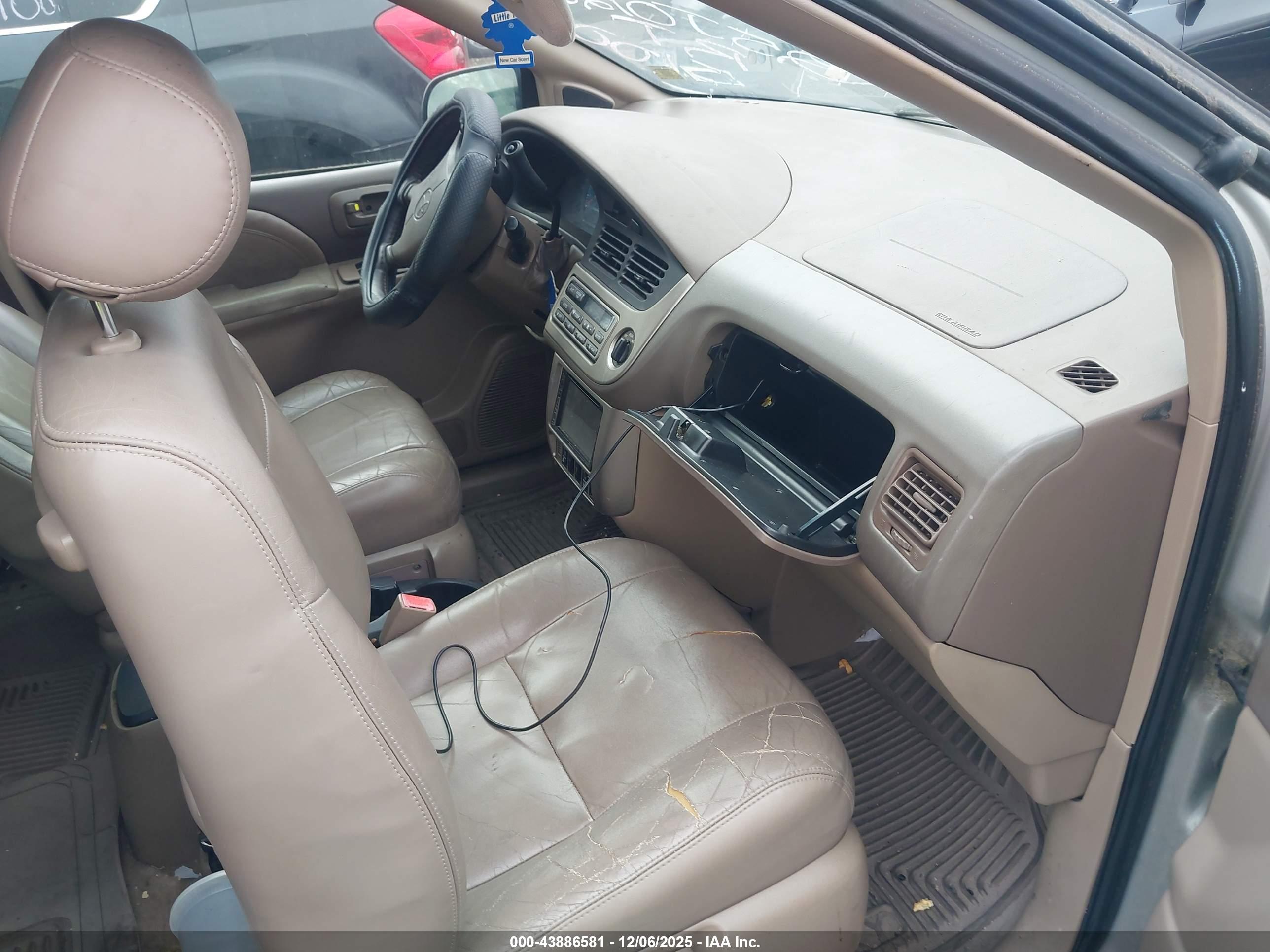 TOYOTA SIENNA image 5