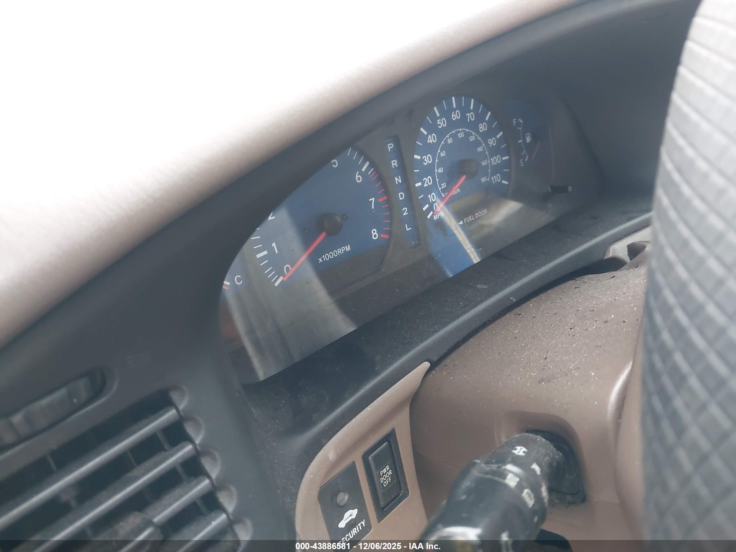 TOYOTA SIENNA image 7