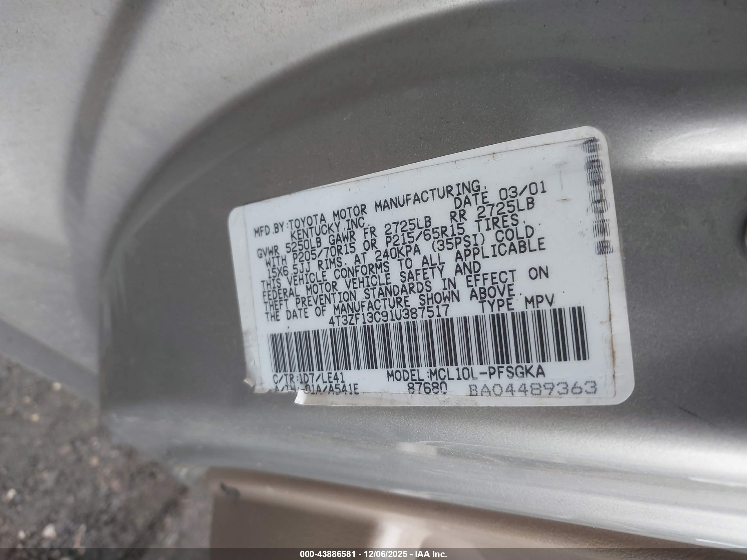 TOYOTA SIENNA image 9