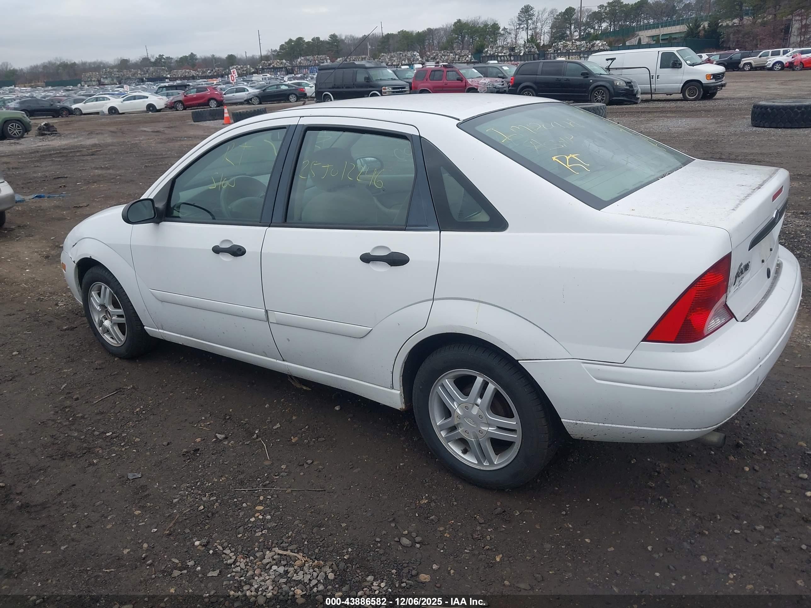FORD FOCUS image 3