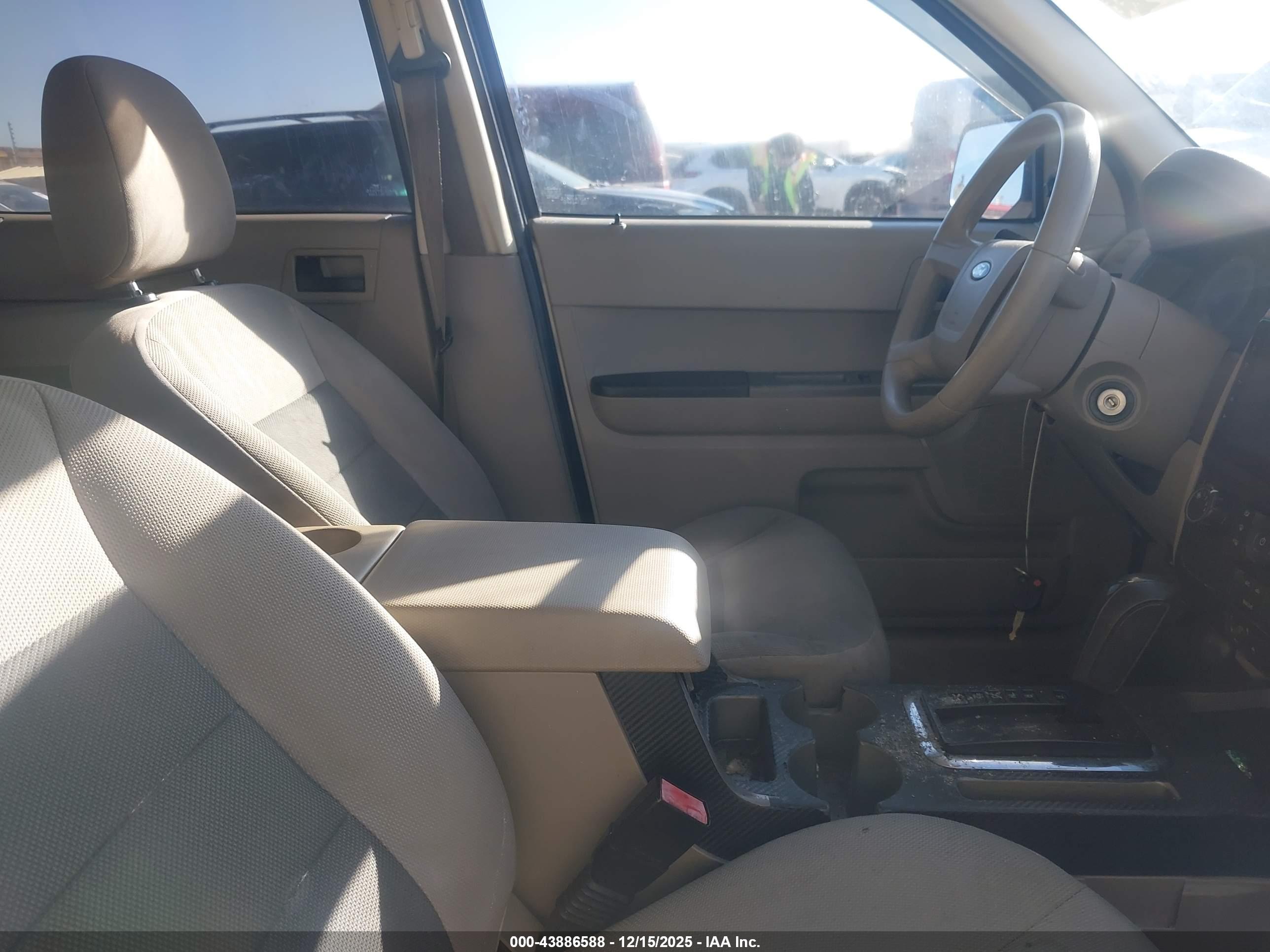 FORD ESCAPE image 5