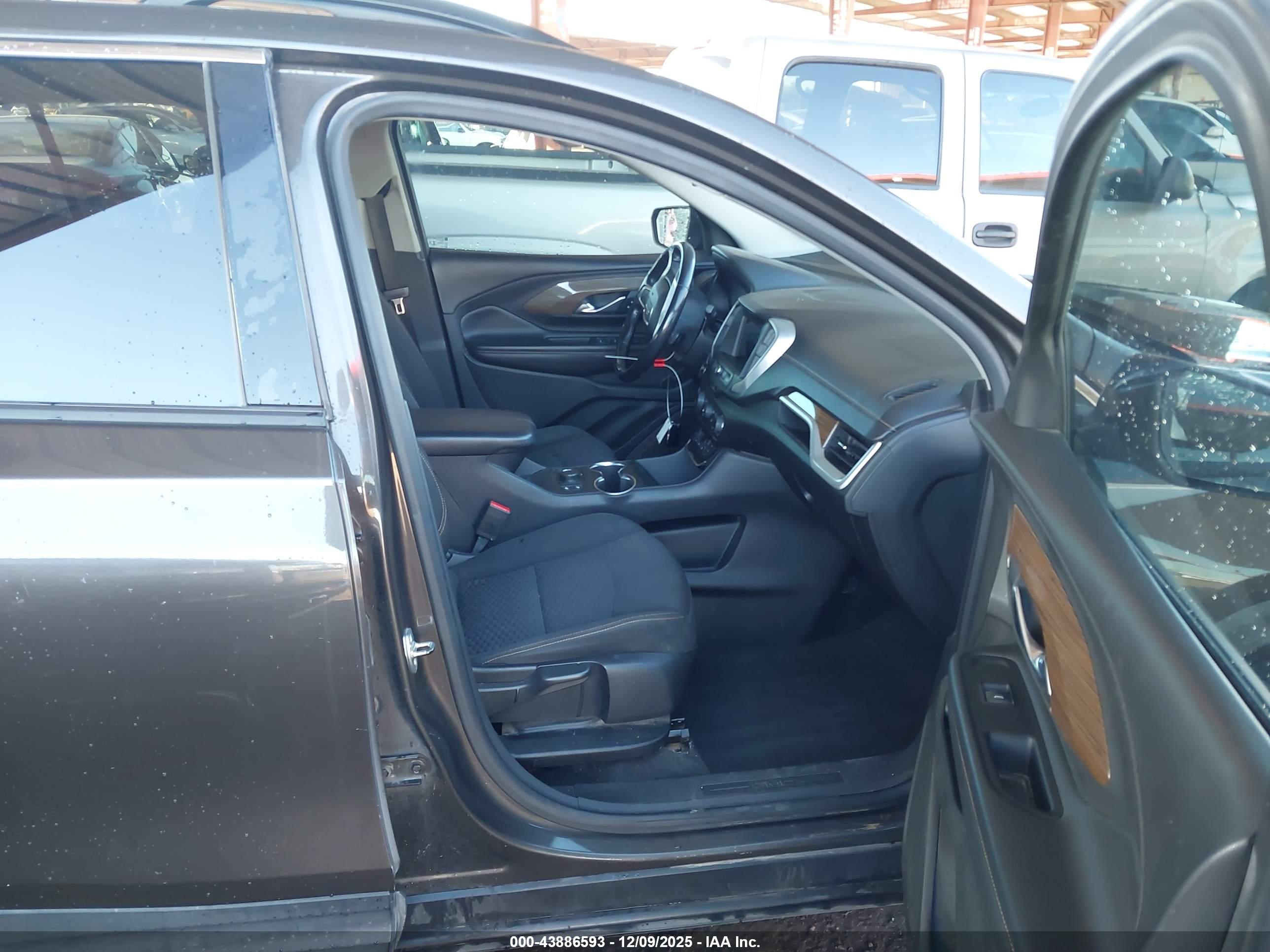 GMC TERRAIN image 5
