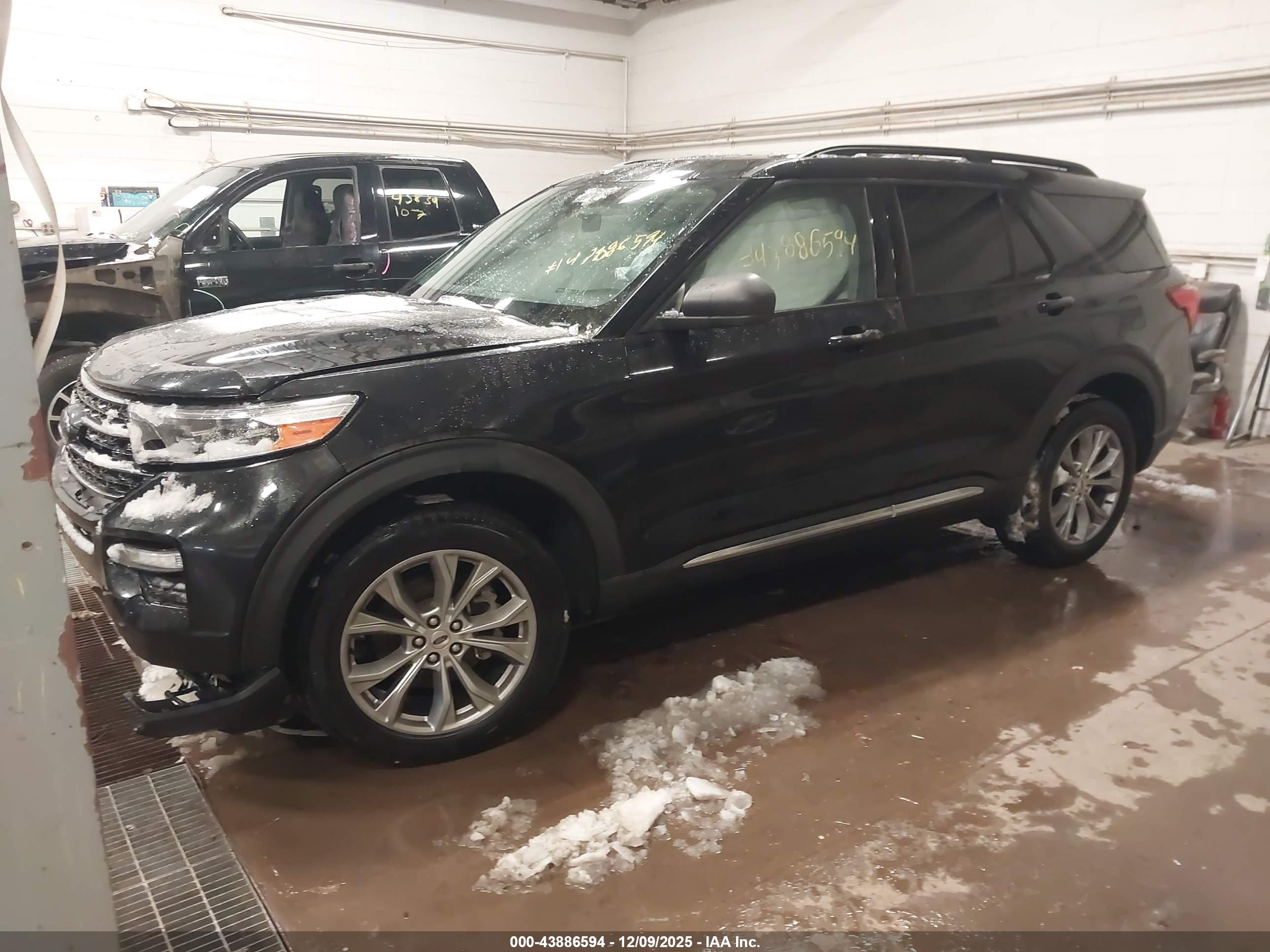 FORD EXPLORER image 2