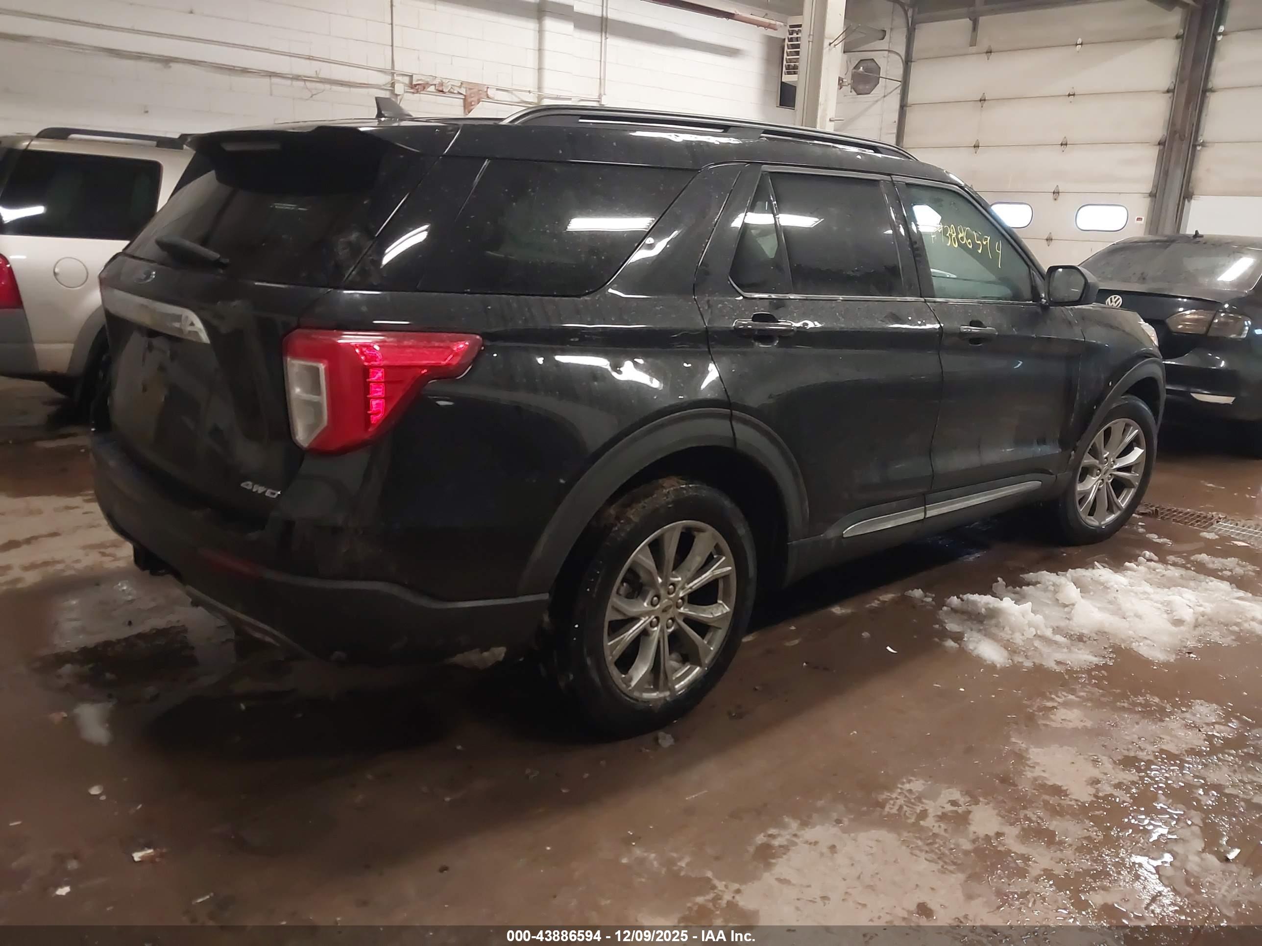 FORD EXPLORER image 4