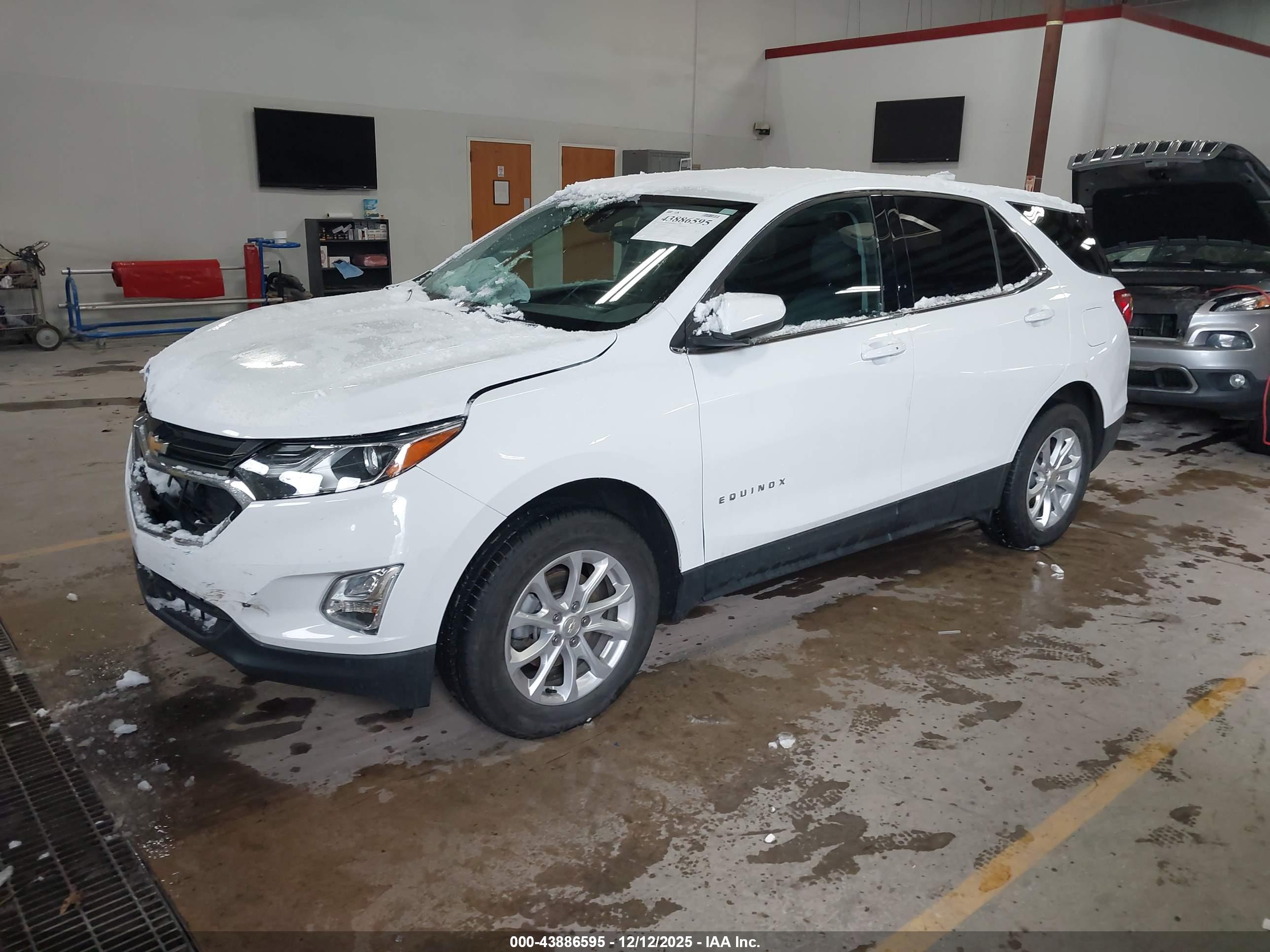 CHEVROLET EQUINOX image 2