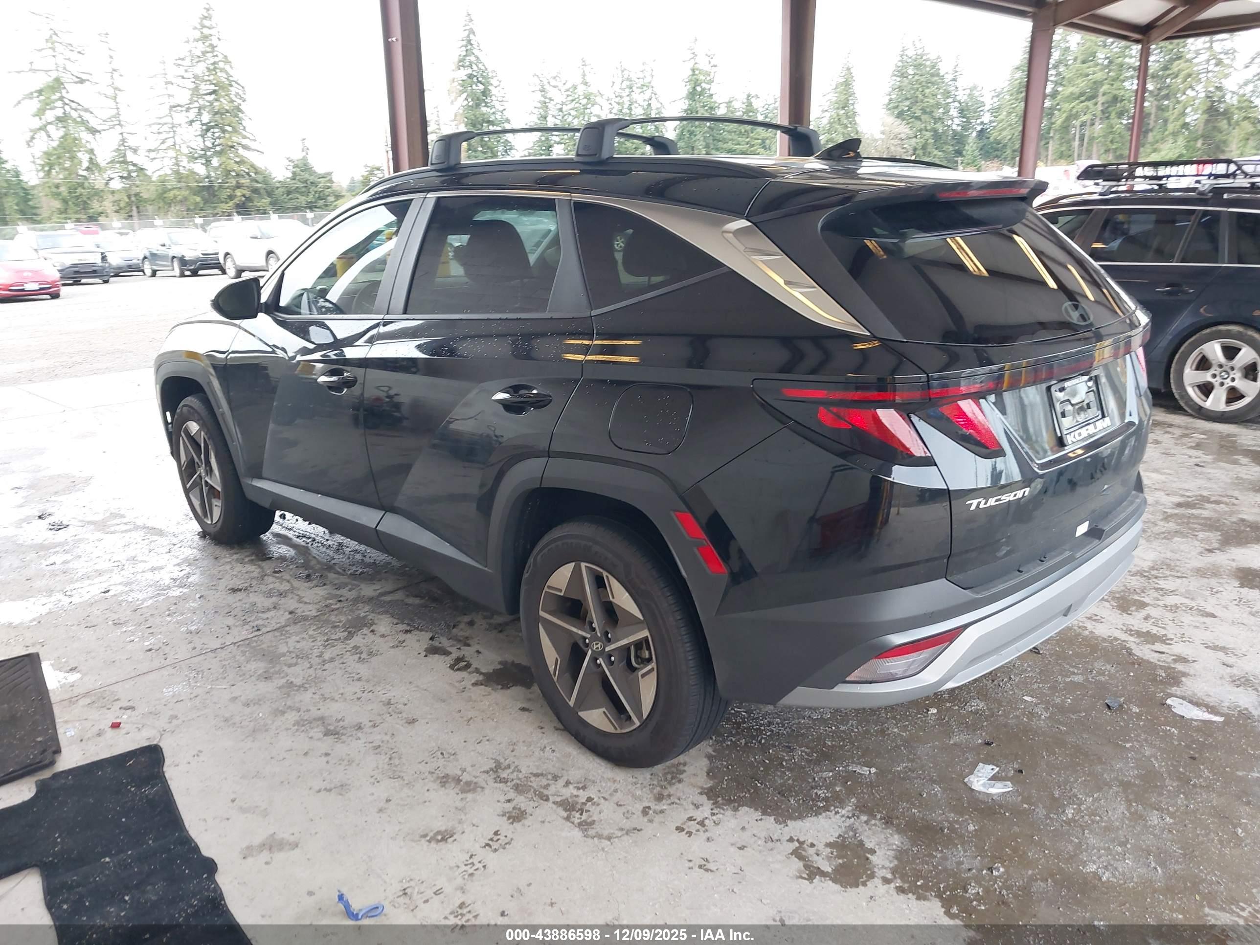 HYUNDAI TUCSON image 3