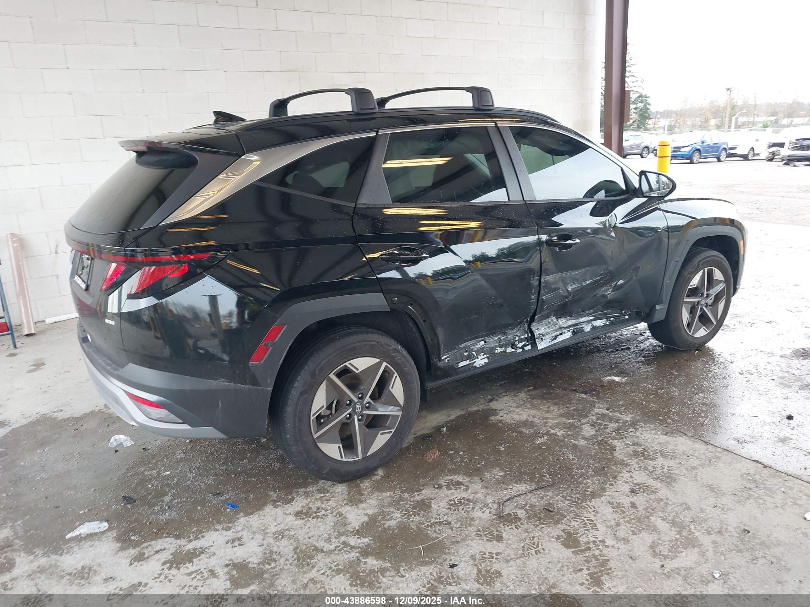 HYUNDAI TUCSON image 4