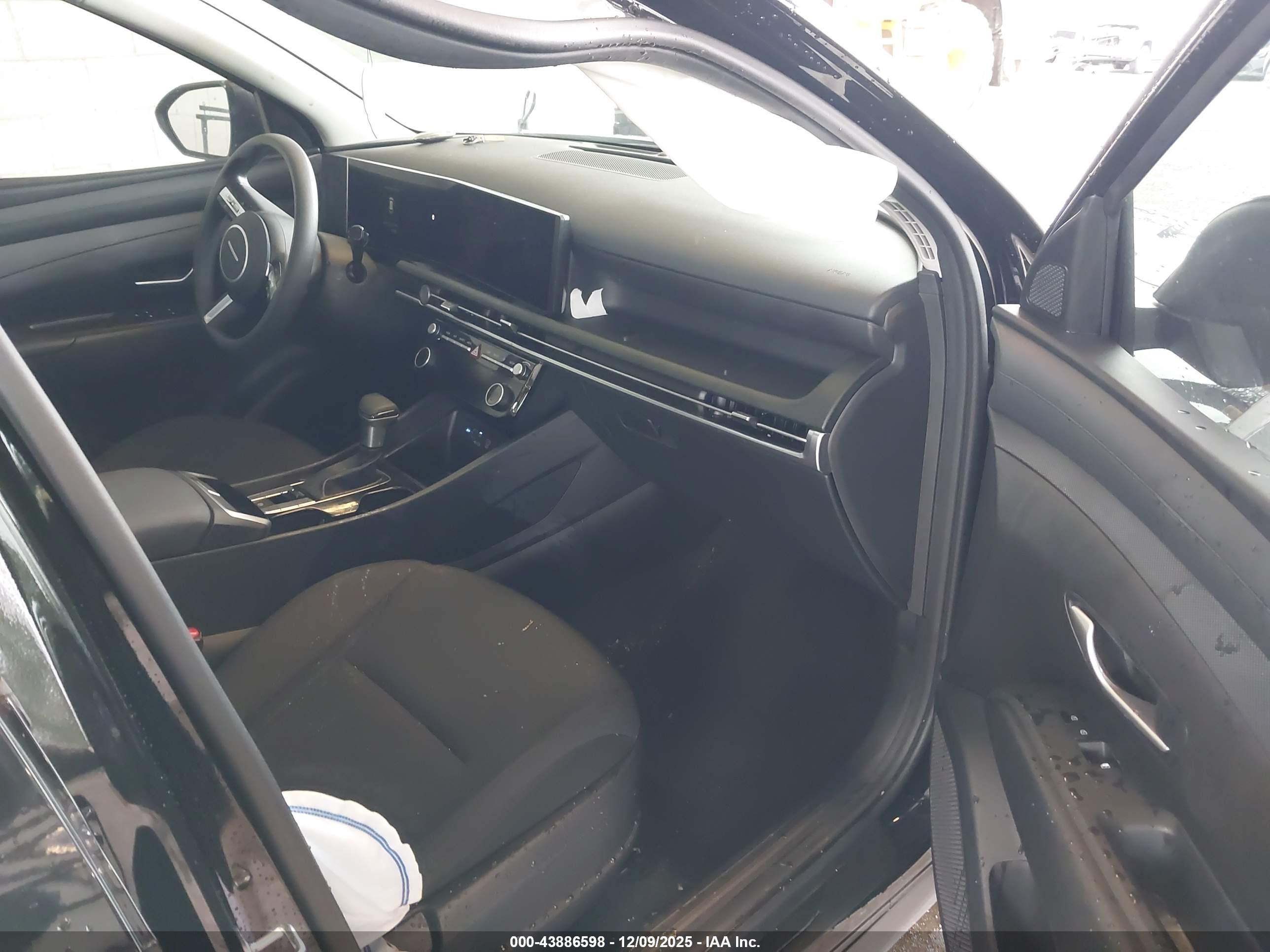 HYUNDAI TUCSON image 5