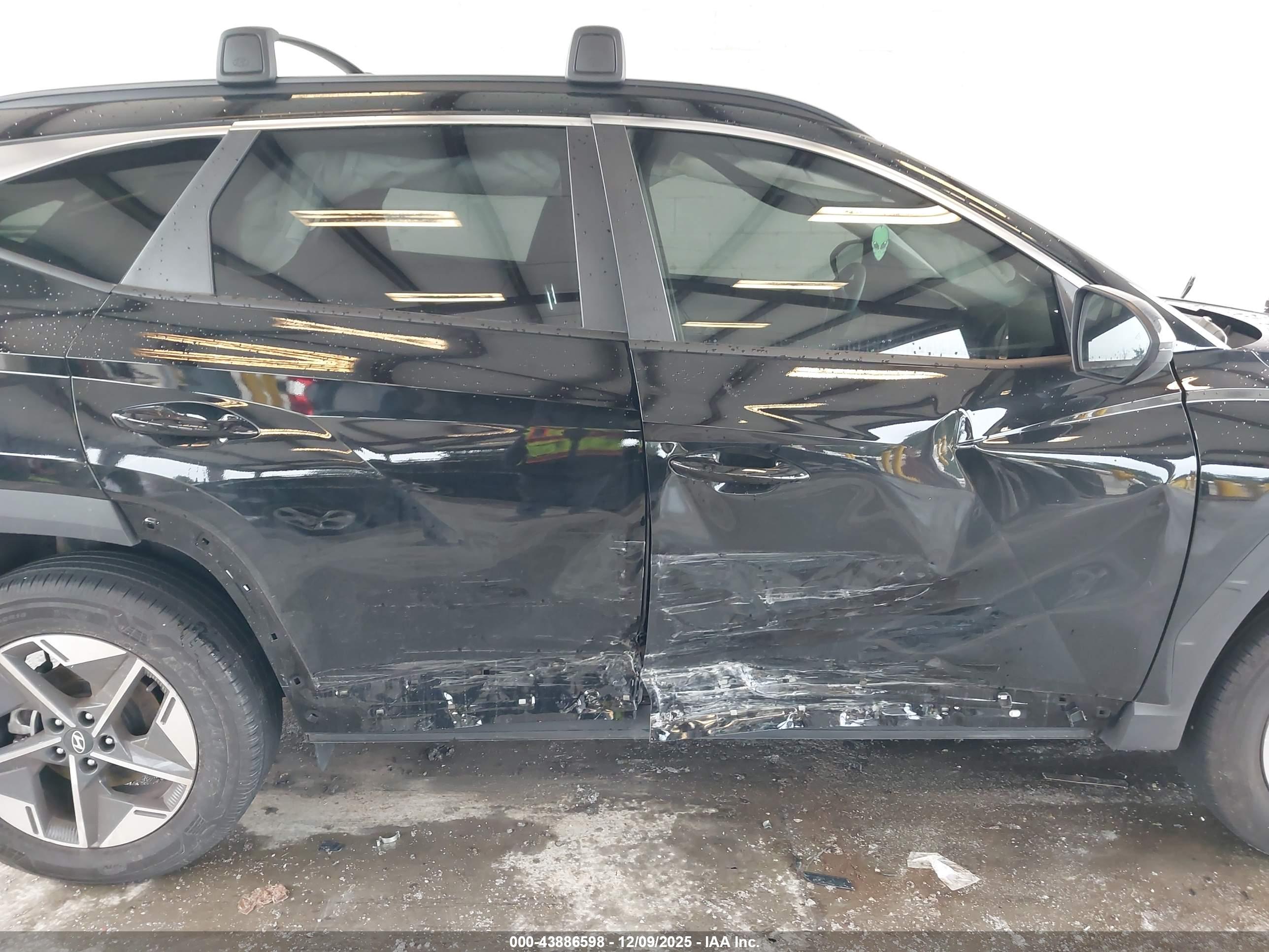 HYUNDAI TUCSON image 6