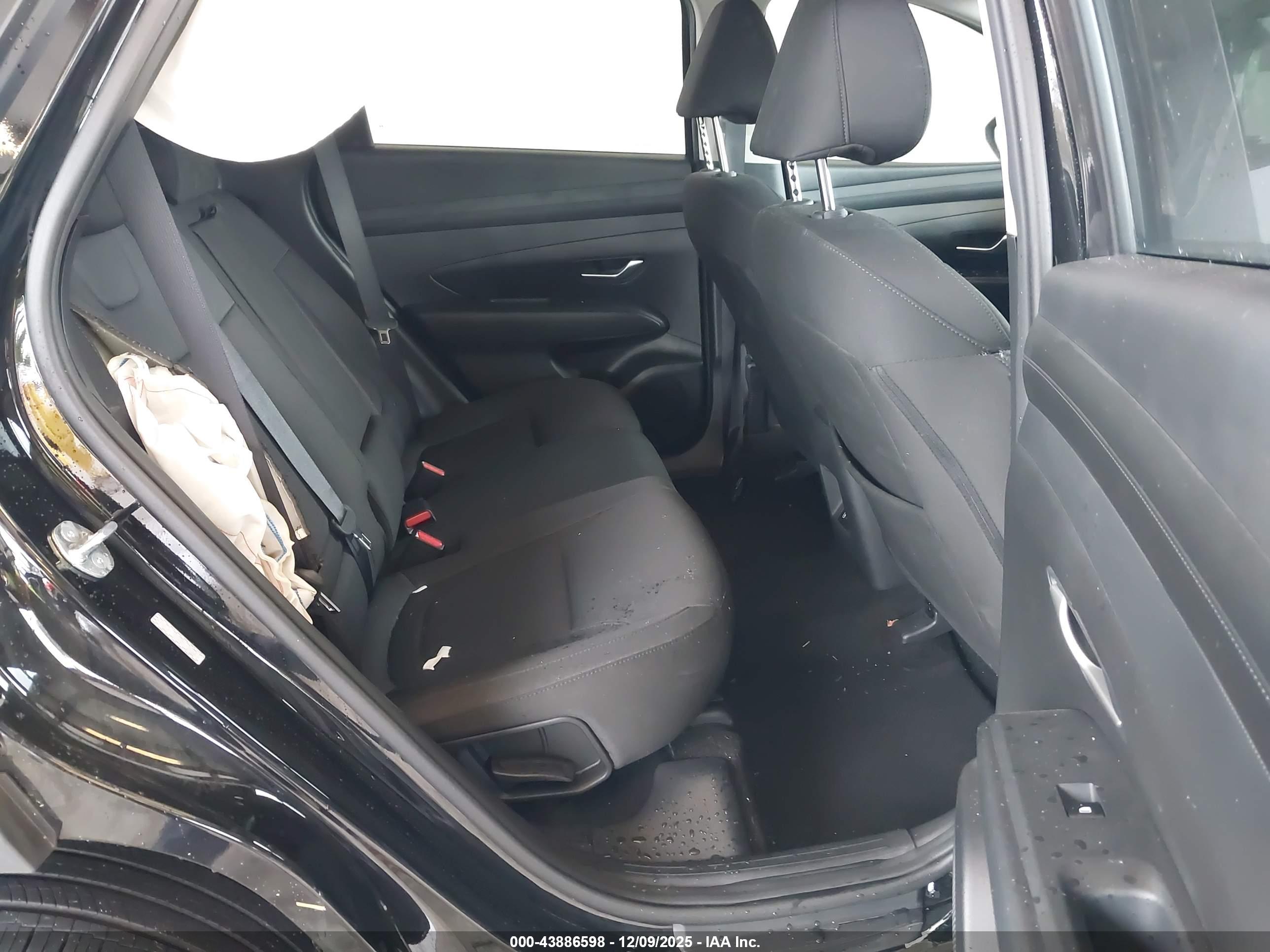 HYUNDAI TUCSON image 8