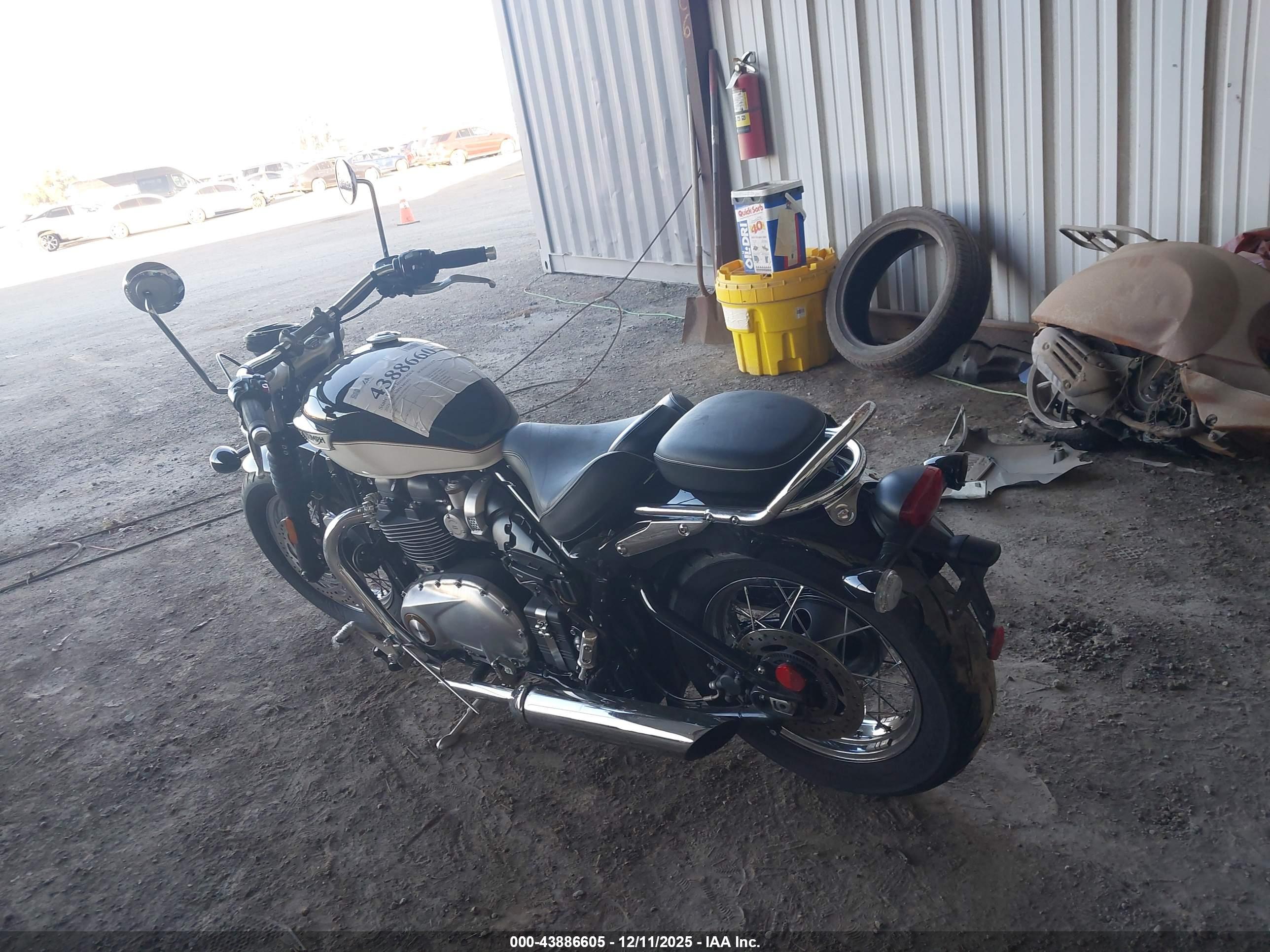 TRIUMPH MOTORCYCLE image 3