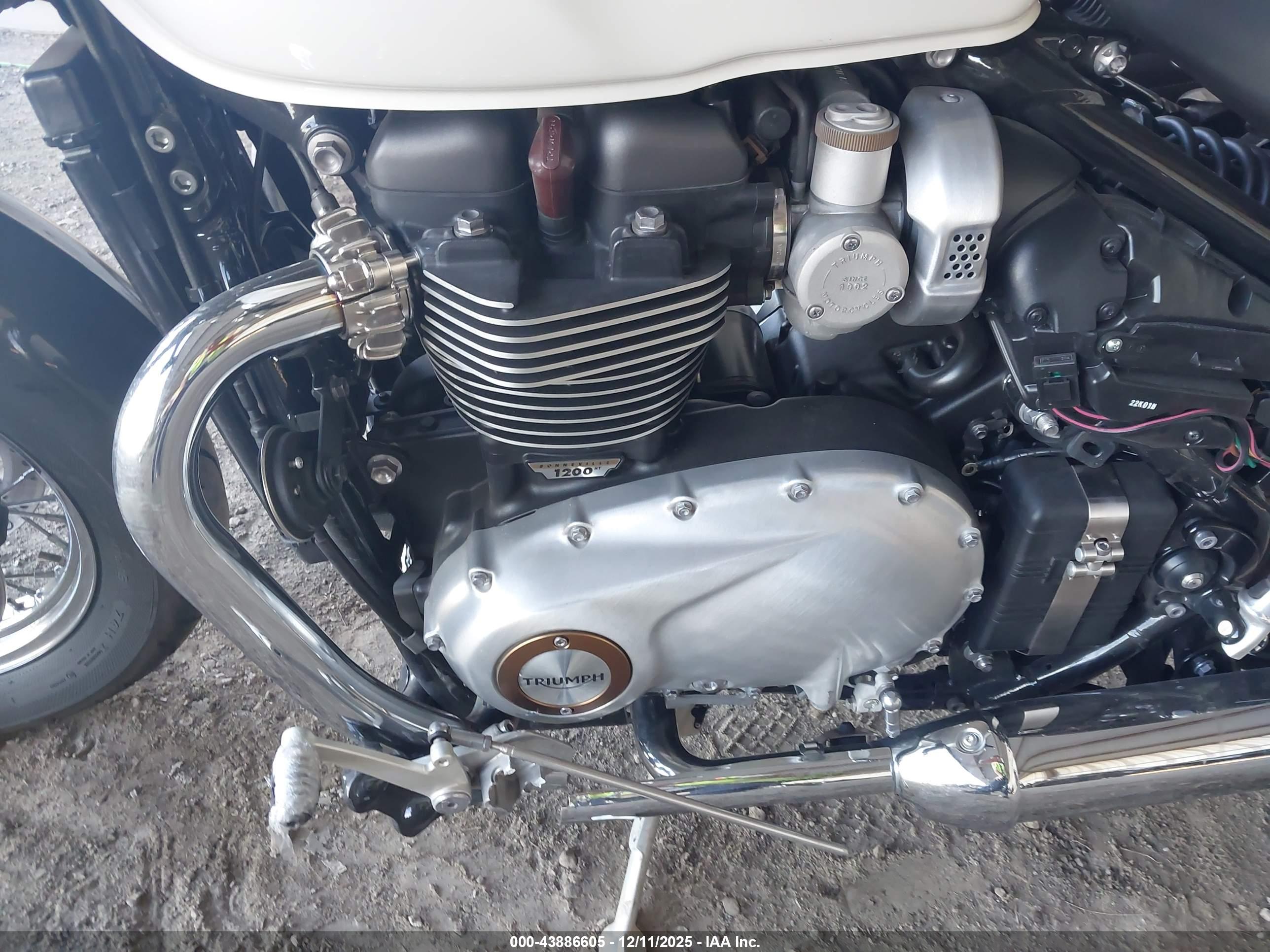 TRIUMPH MOTORCYCLE image 9
