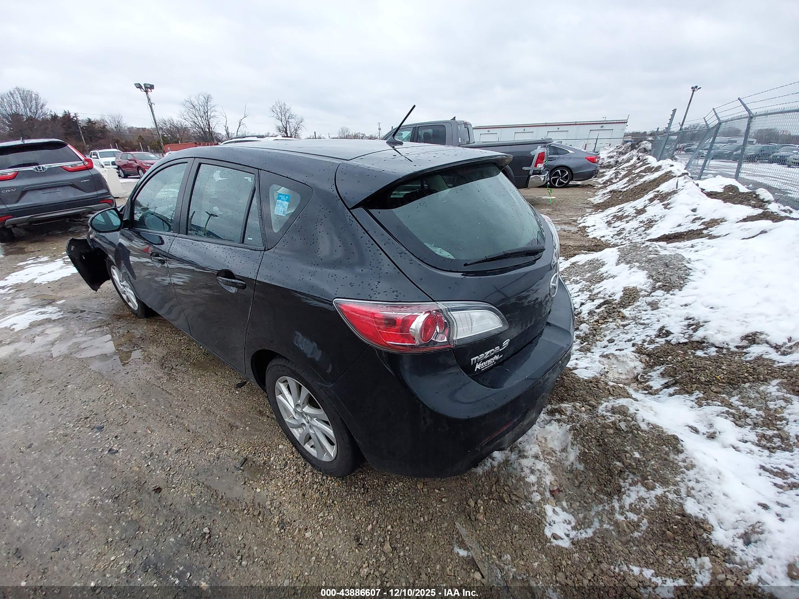 MAZDA MAZDA3 image 3