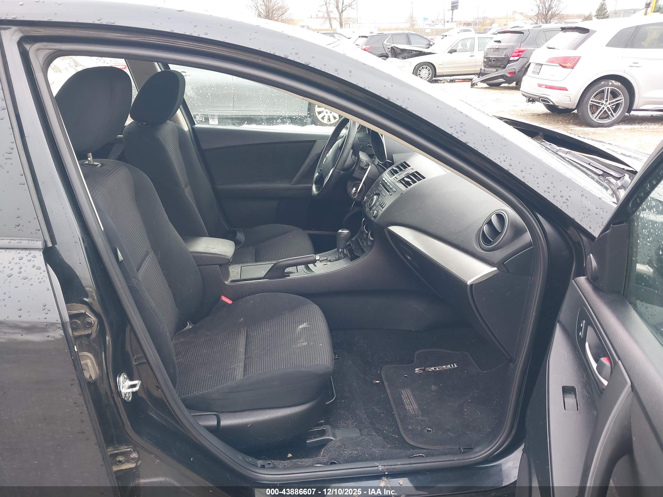 MAZDA MAZDA3 image 5