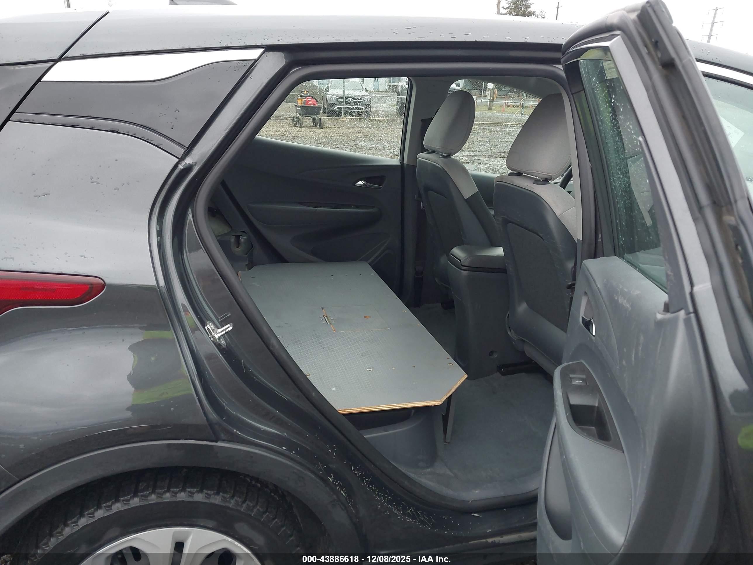 CHEVROLET BOLT image 8