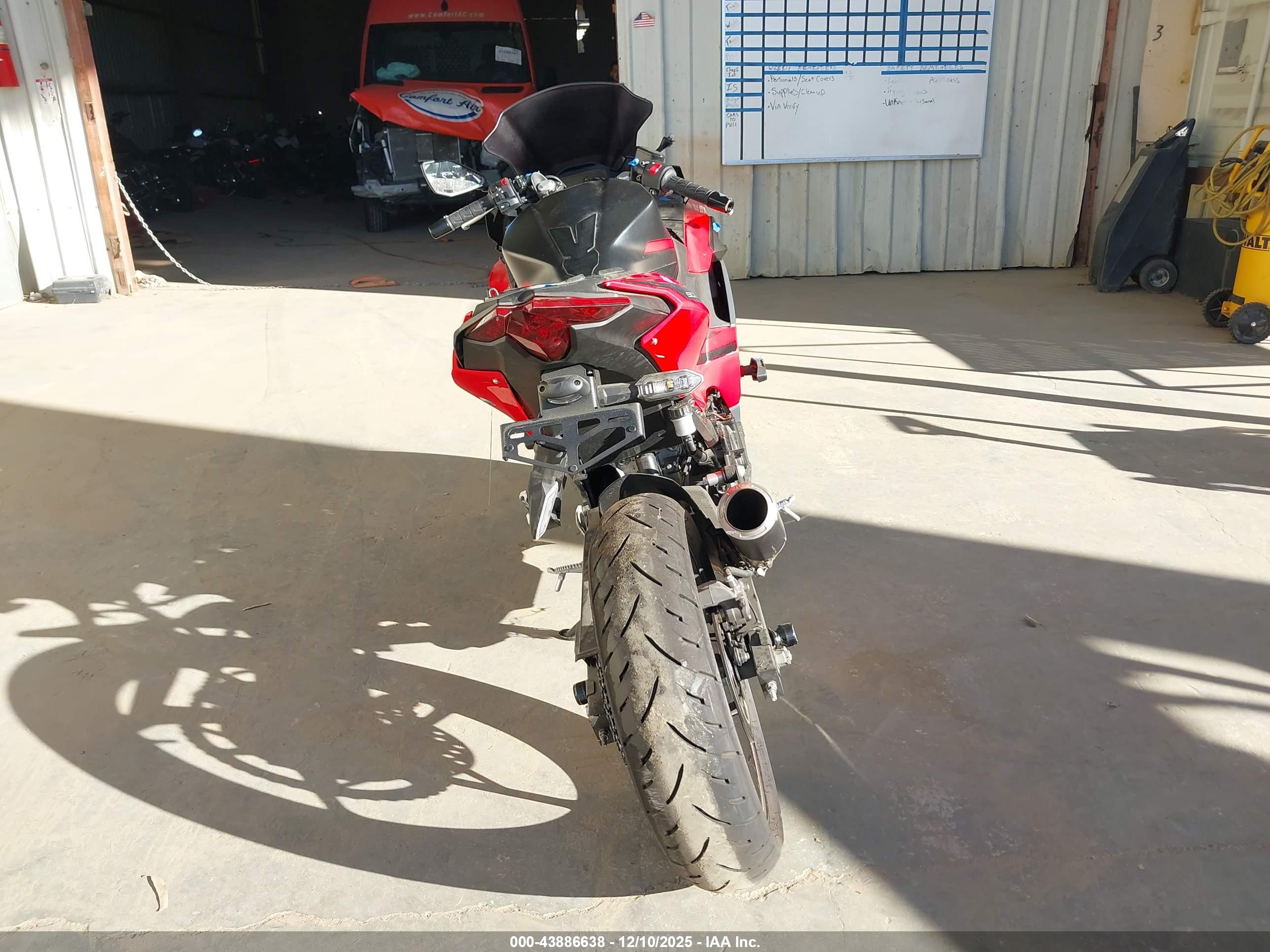KAWASAKI EX500 image 6