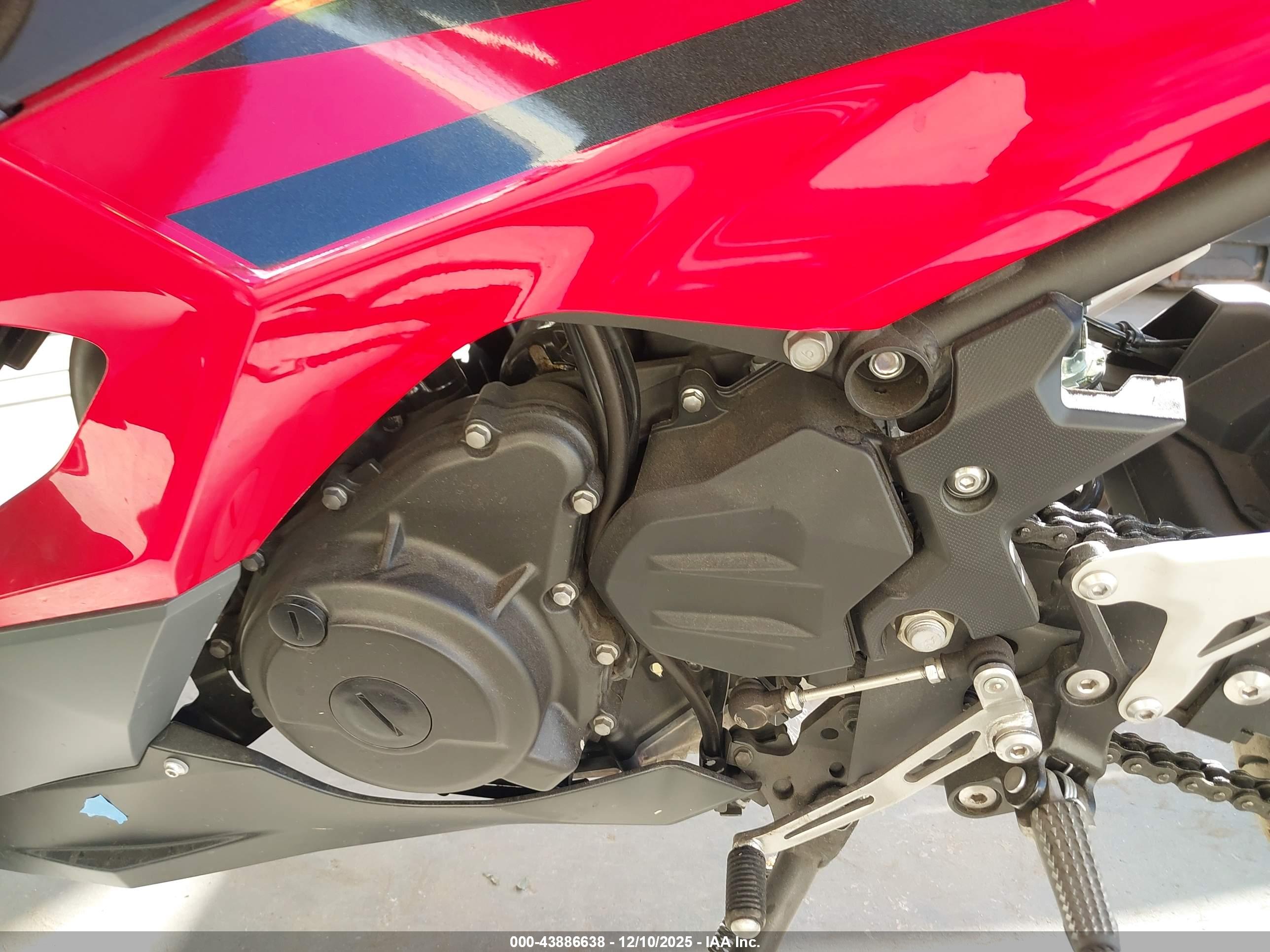 KAWASAKI EX500 image 9