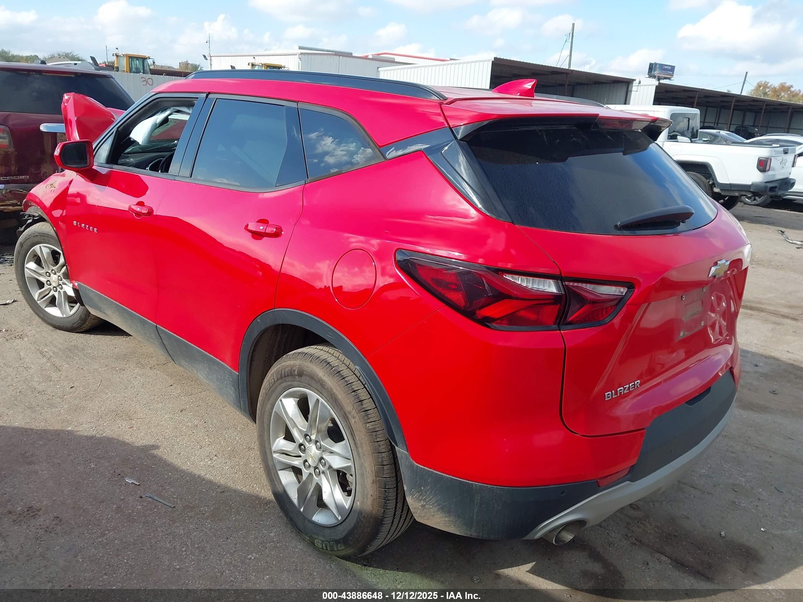 CHEVROLET BLAZER image 3