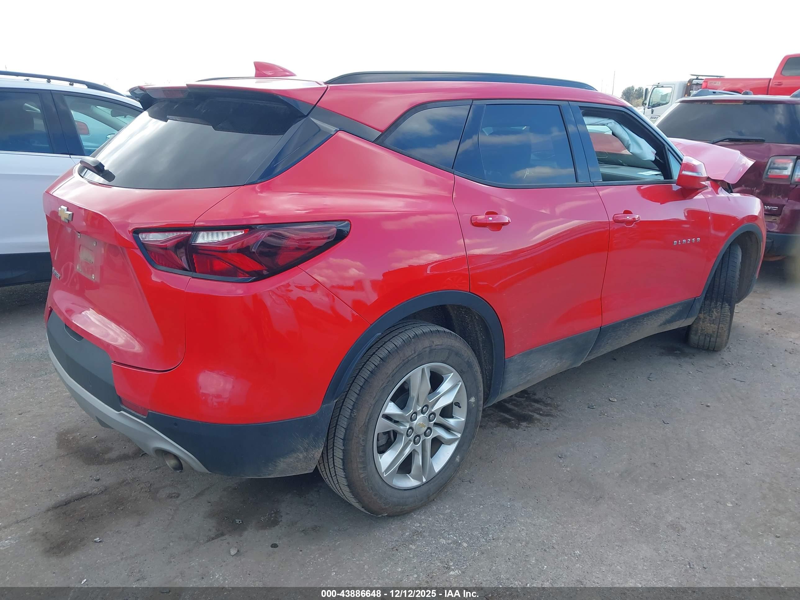 CHEVROLET BLAZER image 4