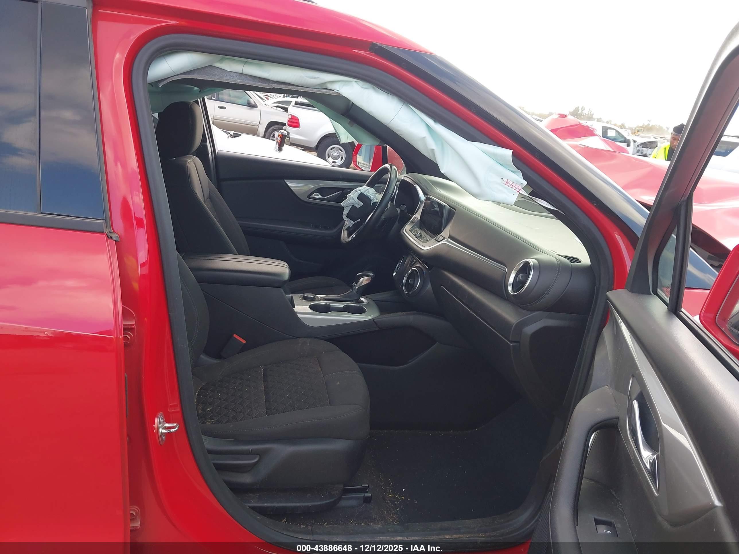 CHEVROLET BLAZER image 5